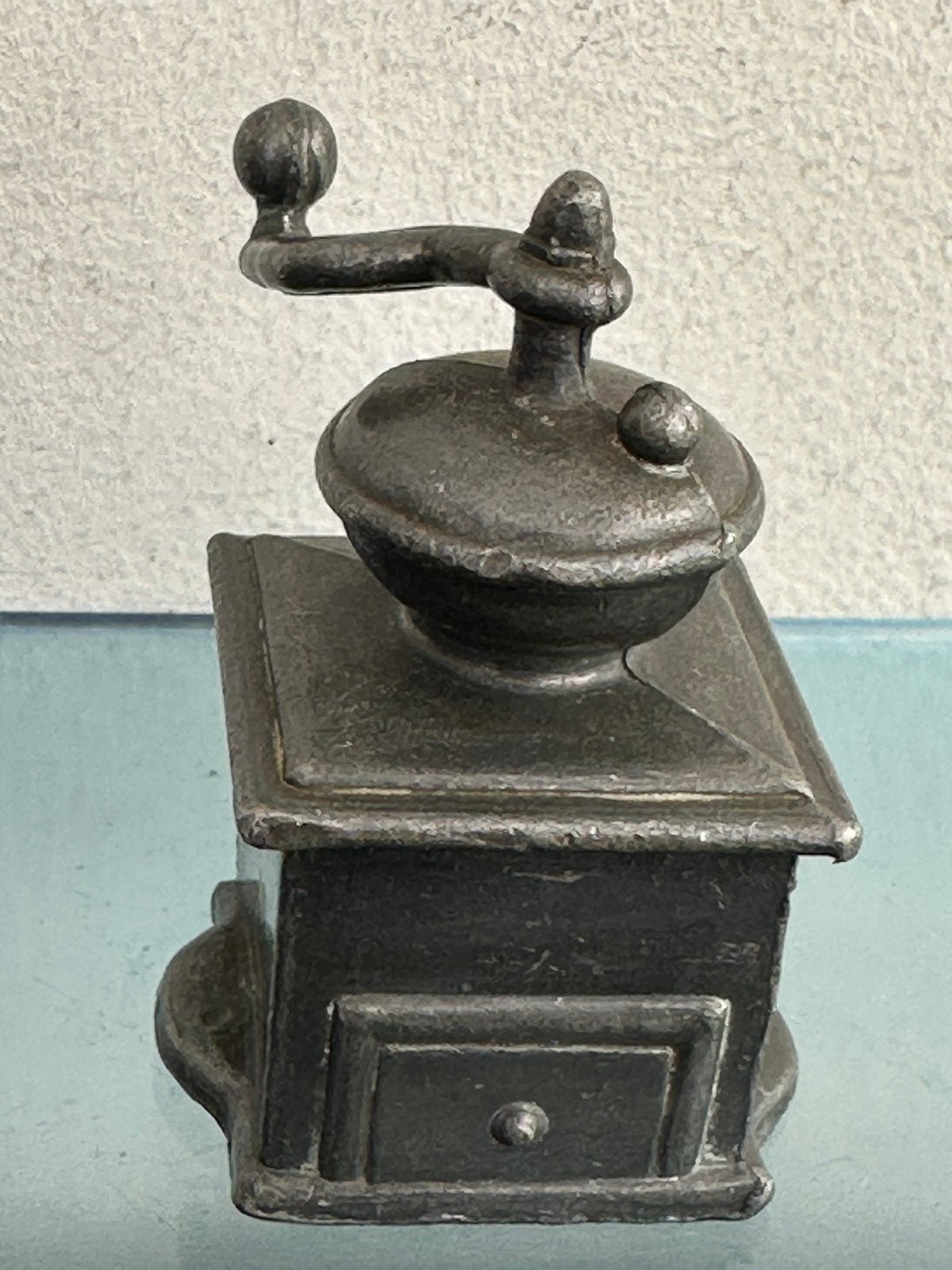 Oud Foca Tin koffiemolen beeldje miniatuur 5 cm, Ophalen of Verzenden