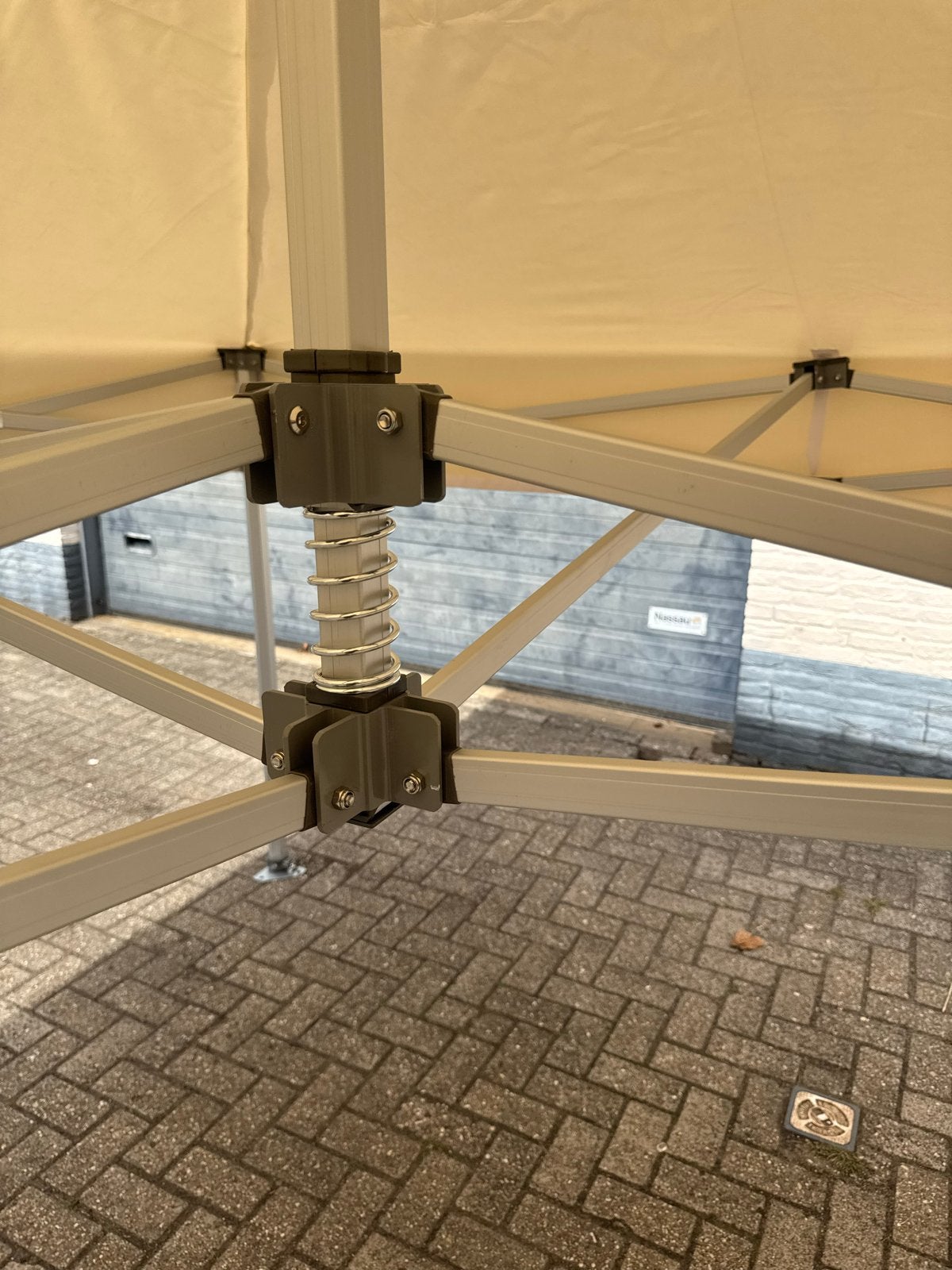 Foto 13 van Professionele 3x3 Beige  Partytent Aluminium - Zeshoekig