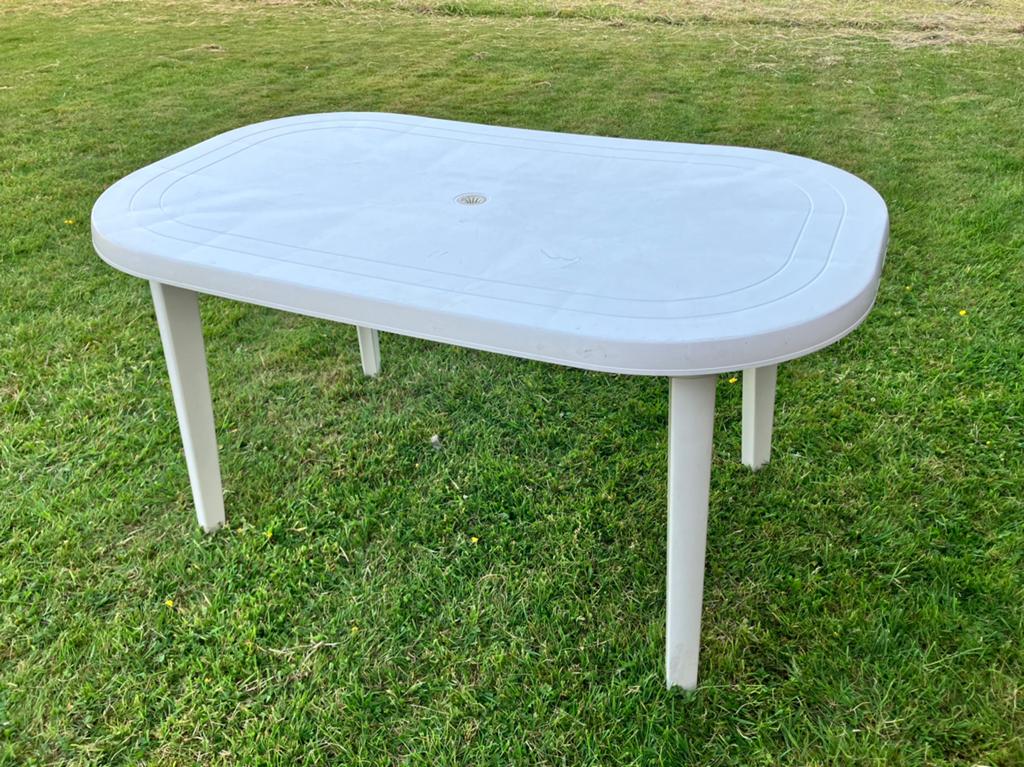 Witte kunststof tuintafel Flair Plaisir – Demontabel, Ophalen, Zo goed als nieuw, Rechthoekig, Kunststof