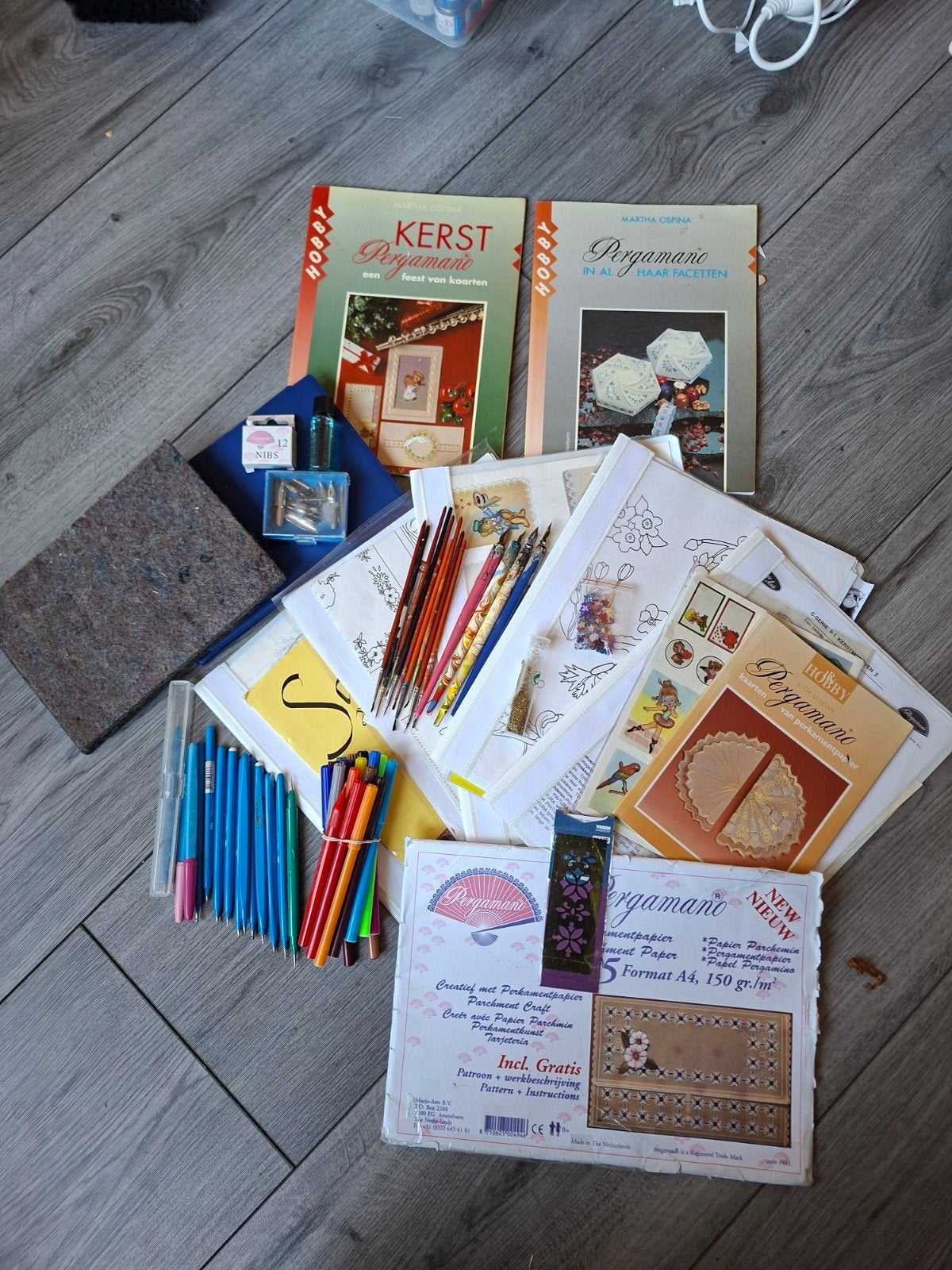 Pergamano knutselset met boeken en materialen, Hobby en Vrije tijd, Ophalen, Gebruikt, Meerkleurig, Papier of Karton