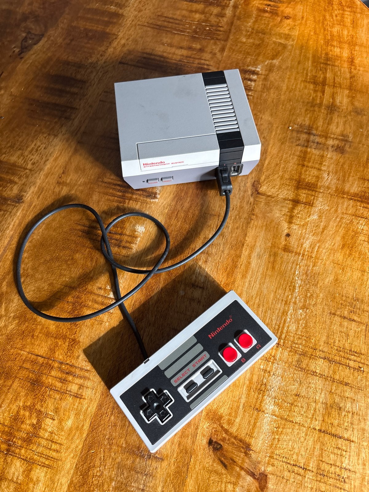 Nintendo Entertainment System (NES) met controller, Ophalen, Gebruikt, Met 1 controller
