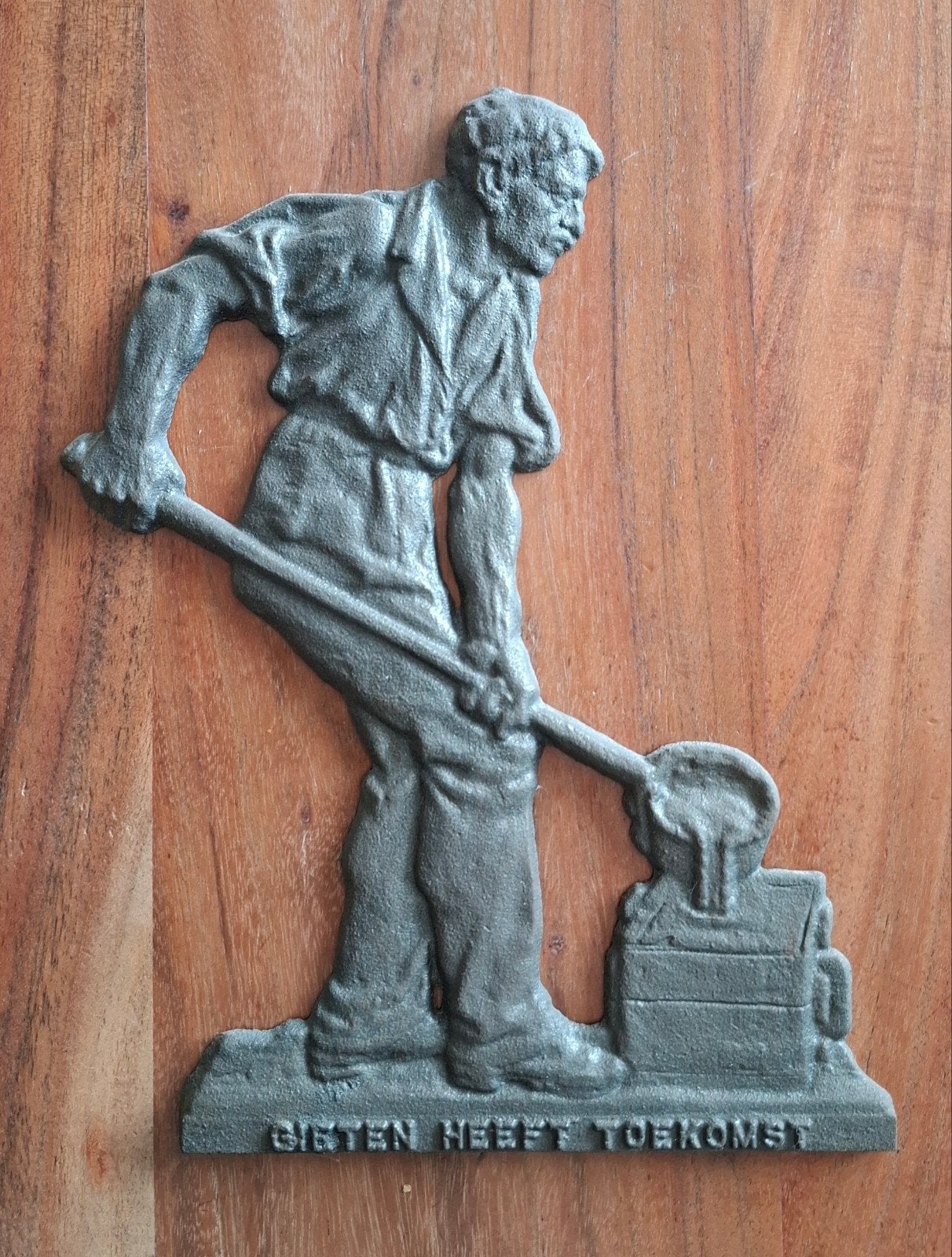 Wanddecoratie gietijzer, Ophalen