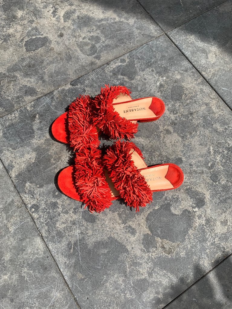 Notabene Copenhagen suède oranje suède fringe slippertjes 39, Slippers, Oranje, Ophalen of Verzenden, Zo goed als nieuw