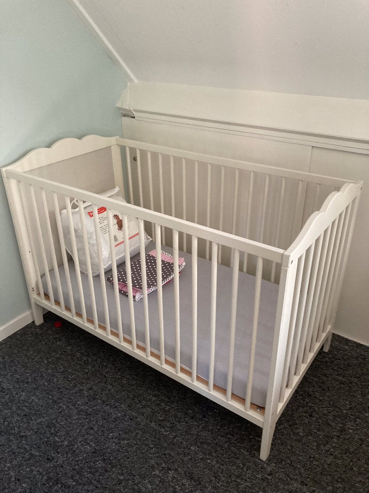 Kinderledikantje inclusief matras en beddengoed., Ophalen, Zo goed als nieuw, Jongetje of Meisje