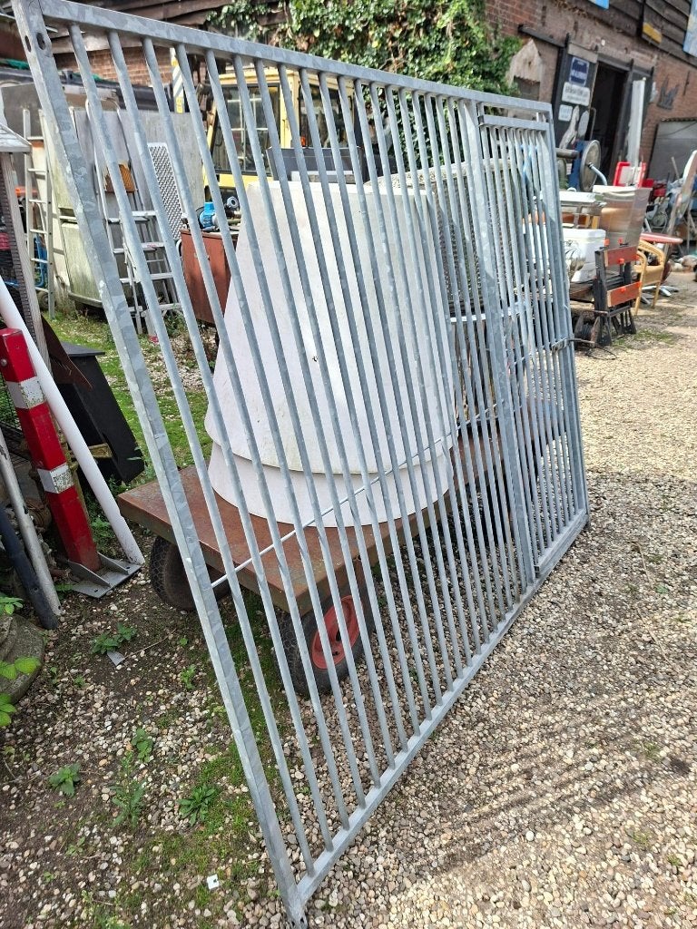 Robuust Hekwerk met Deur - Gegalvaniseerd IJzer, Ophalen, Met poort, Gebruikt, Overige typen