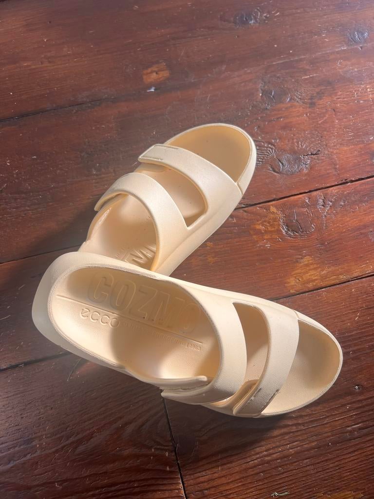 Ecco Cozmo 39 foam slippers, Kleding | Dames, Schoenen, Ophalen of Verzenden, Zo goed als nieuw, Zwart