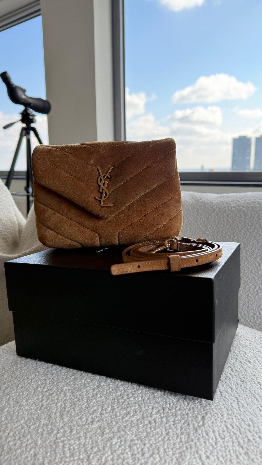 Saint Laurent LouLou Toy MINI Tasje - Suède, Sieraden, Tassen en Uiterlijk, Ophalen of Verzenden, Zo goed als nieuw, Bruin, Schoudertasje