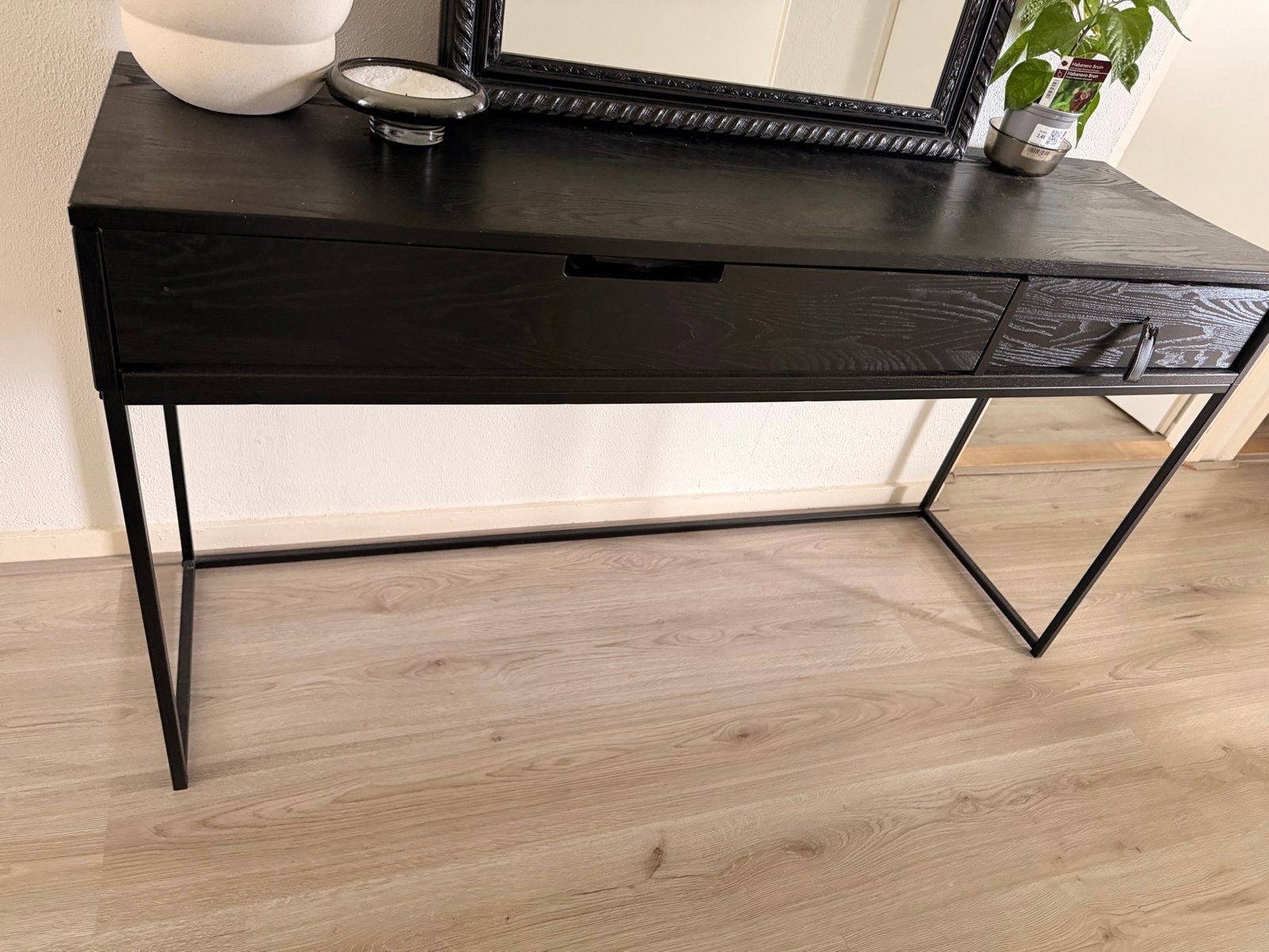 Dressoir - Zwart met metalen onderstel (instabiel), Huis en Inrichting, Kasten | Dressoirs, Ophalen, Gebruikt, 100 tot 150 cm