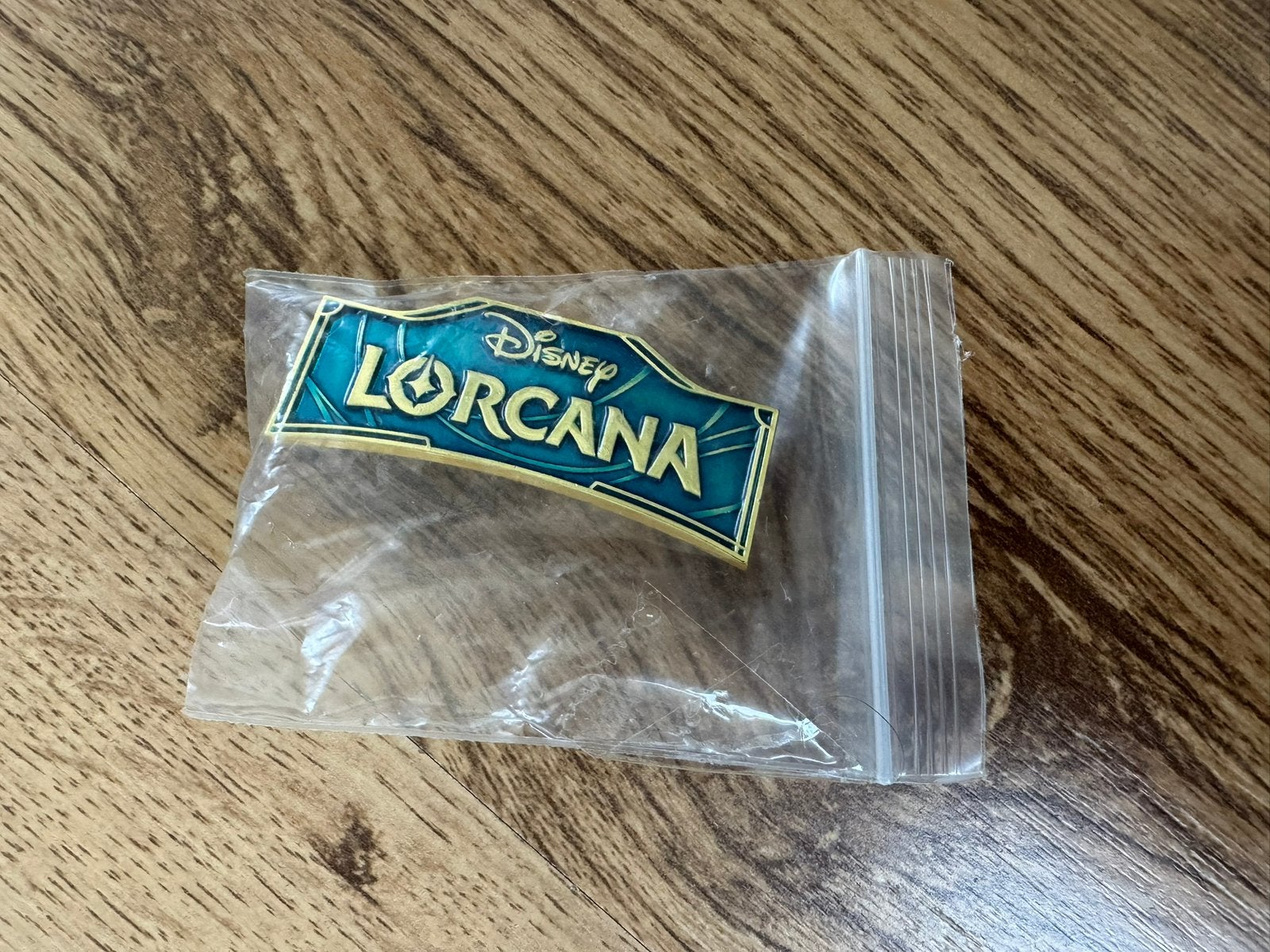 Lorcana First Season Pin // Nieuw en Mint, Hobby en Vrije tijd, Ophalen of Verzenden, Nieuw, Overige typen