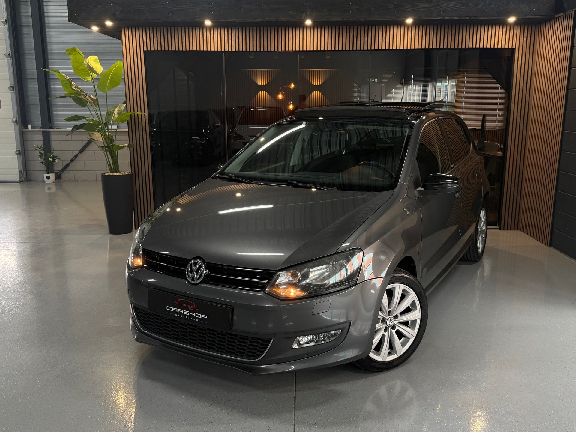 Volkswagen POLO 1.2 TSI STYLE EDITION! 105PK PANO/CARPLAY, Auto's, Voorwielaandrijving, Euro 5, Gebruikt, Alcantara