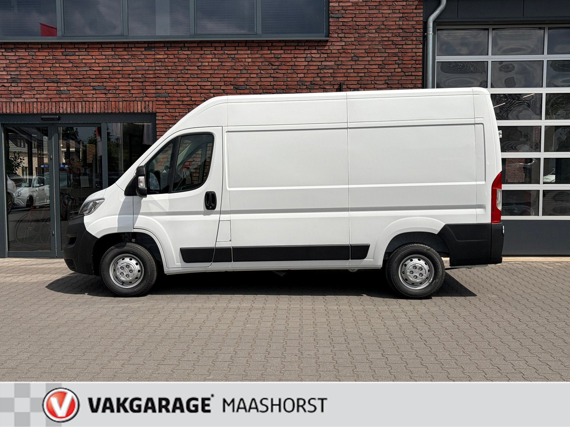 Opel MOVANO 2.2D 140 S&S L2H2 3.3t AchteruitrijCam/PDC/Clima, Auto's, Voorwielaandrijving, 12 maanden, Stof, Gebruikt