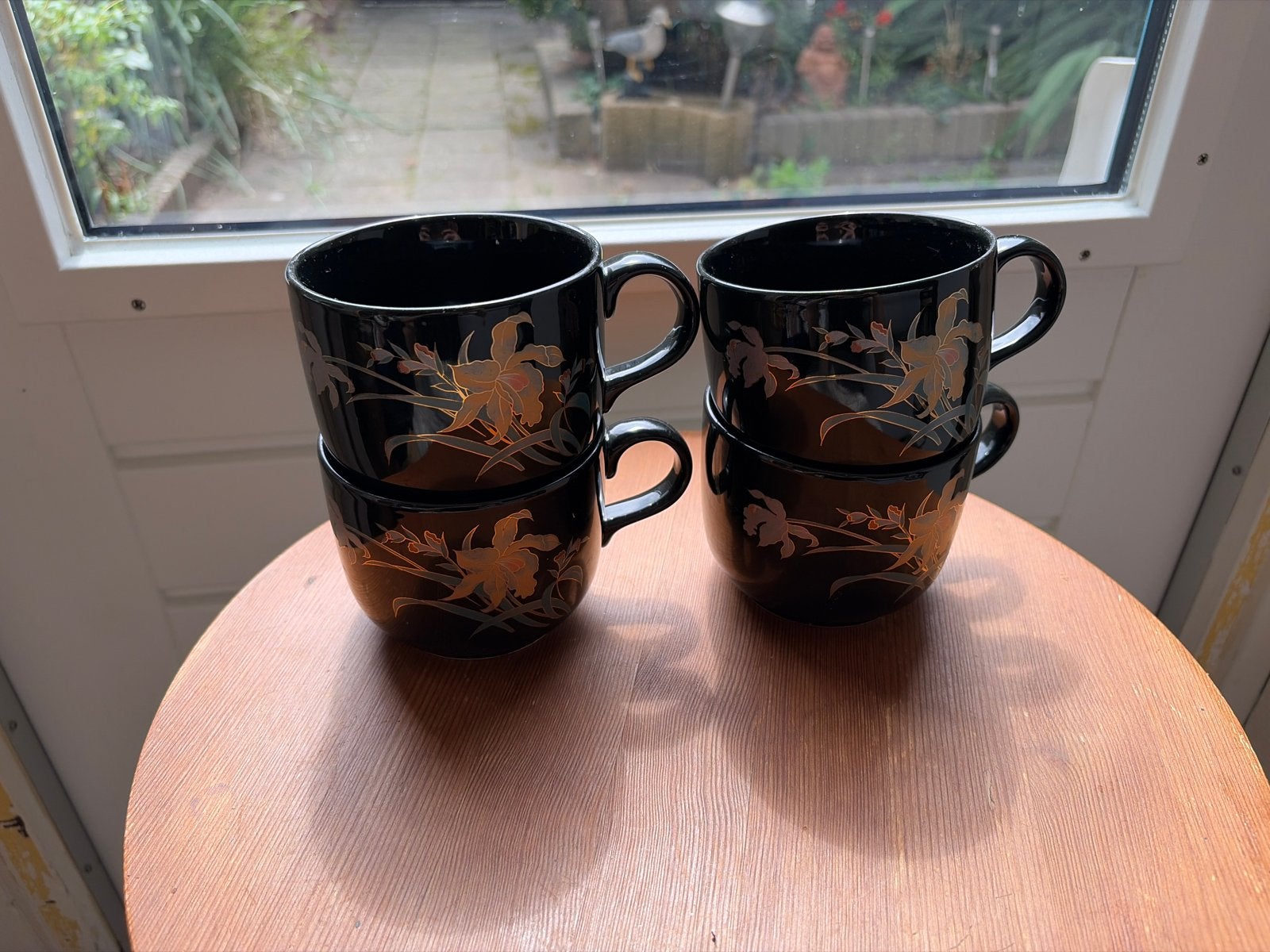Set van 4 zwarte soepkommen met gouden bloemmotief, Ophalen, Keramiek, Mok, Zo goed als nieuw