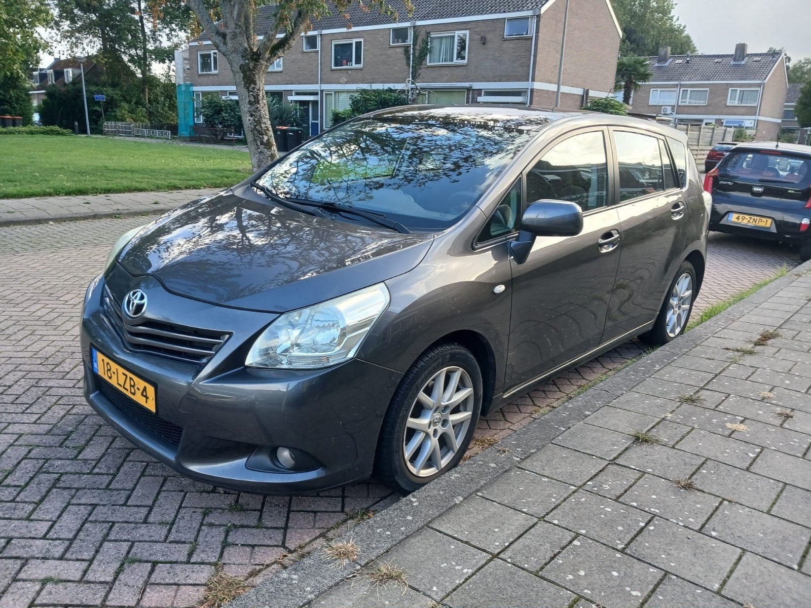 Toyota Verso 1.6 Vvti 5P 2010 Grijs, Auto's, Voorwielaandrijving, Metallic lak, Zwart, 4 cilinders