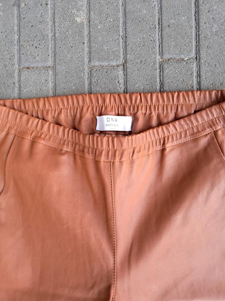 DNA leren broek prachtige roest kleur 38 40, Kleding | Dames, Maat 38/40 (M), DNA, Bruin, Ophalen of Verzenden