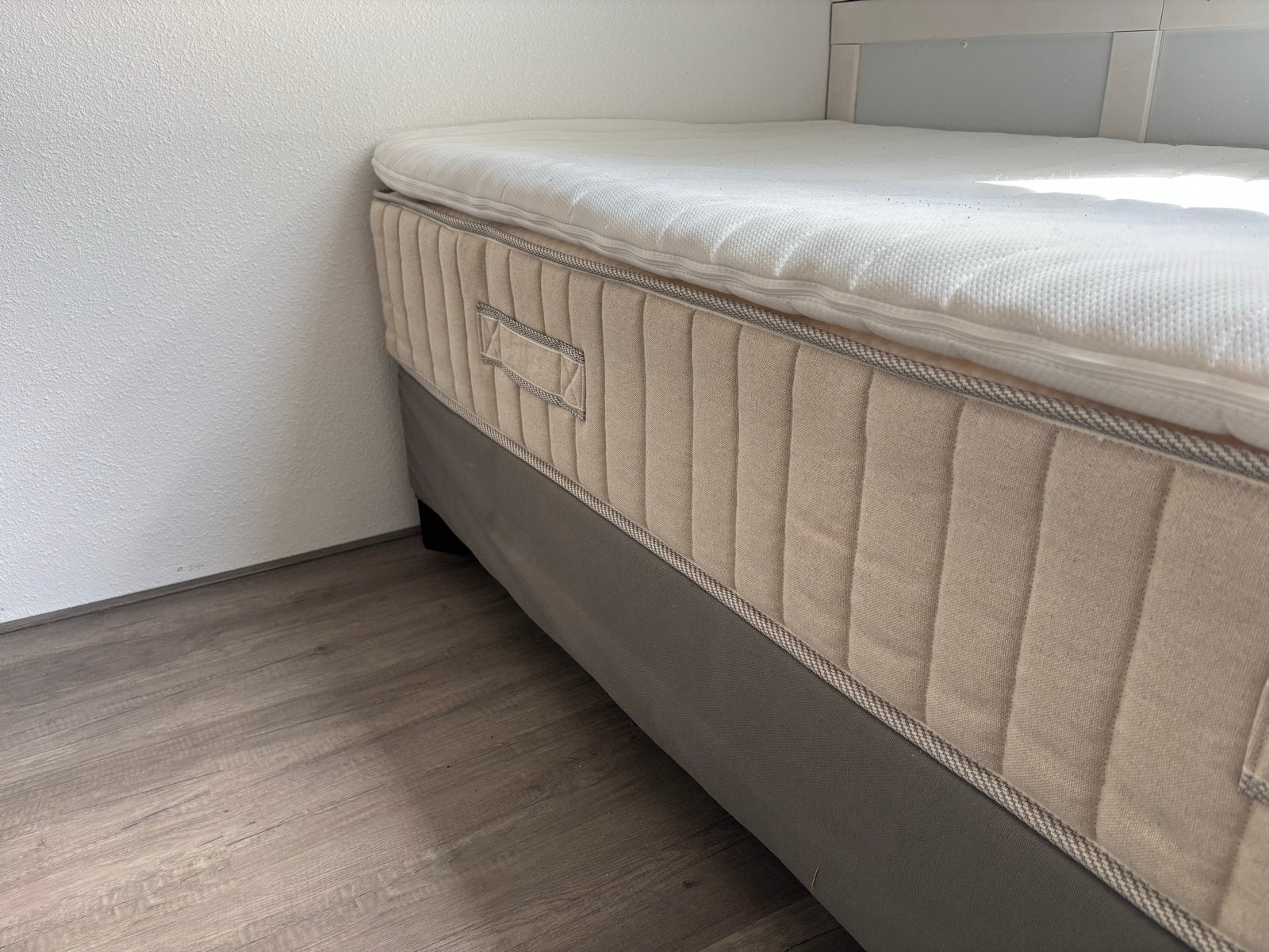 Comfortabel ikea eenpersoonsbed met matras en topper, Huis en Inrichting, Slaapkamer | Bedden, Zo goed als nieuw, Eenpersoons