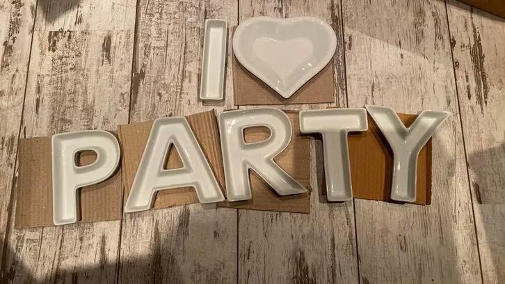 Partyset : I ️ party : keramiek nieuw servies, Keramiek, Nieuw, Ophalen of Verzenden, Schaal of Schalen