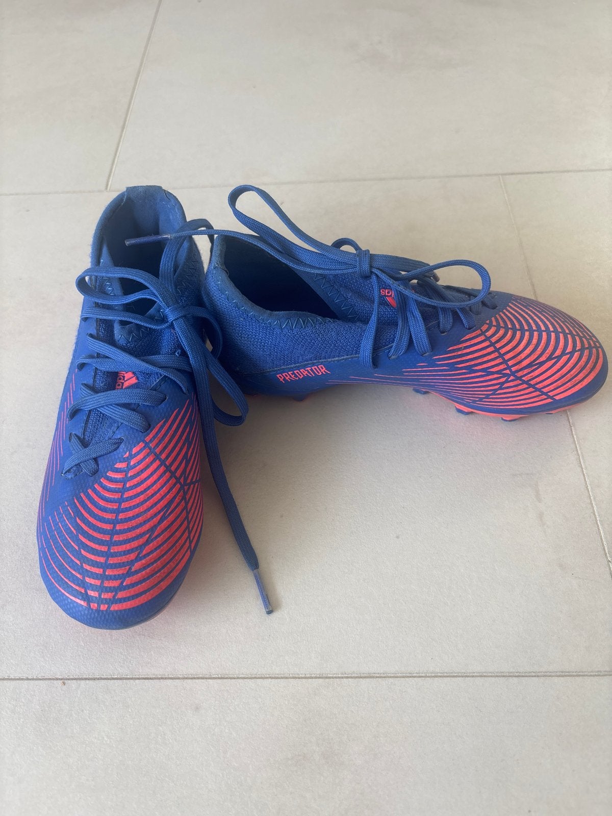Adidas predator maat 31 met noppen, Gebruikt, Maat XS of kleiner, Schoenen, Ophalen of Verzenden