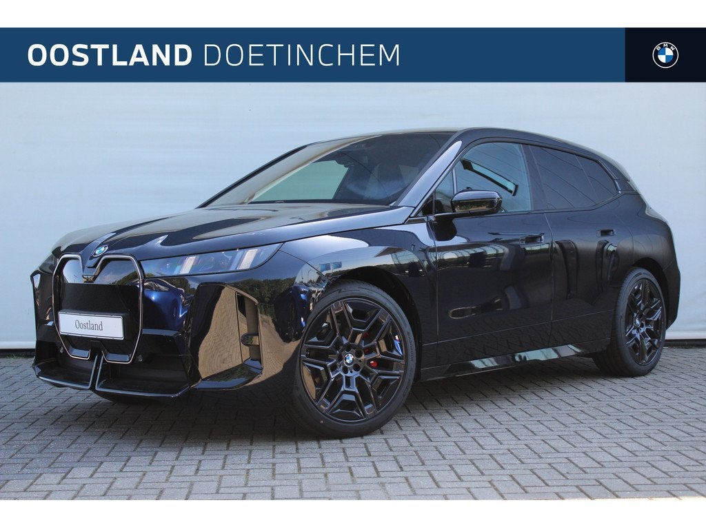 BMW iX xDrive45 M Sport / Panoramadak Sky Lounge / Trekhaak, Auto's, BMW, Automaat, Zwart, IX, Zwart