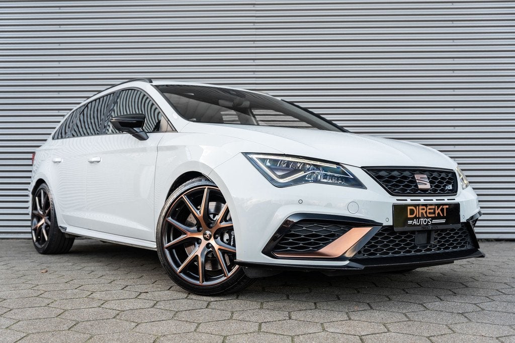 SEAT Leon ST 2.0 TSI CUPRA R 4DRIVE PANO CARBON BREMBO BEATS, Auto's, Seat, Automaat, Gebruikt, Zwart, 4 cilinders