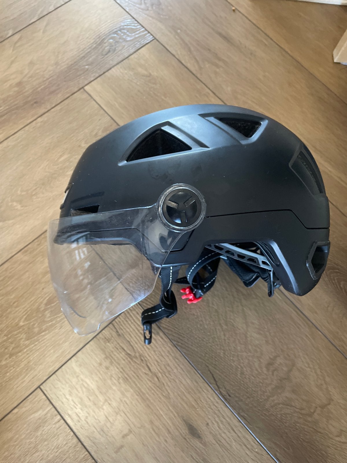 Zwarte speedelec helmet met vizier, Fietsen en Brommers, Fietsaccessoires | Fietshelmen, Ophalen of Verzenden, Gebruikt, Overige maten