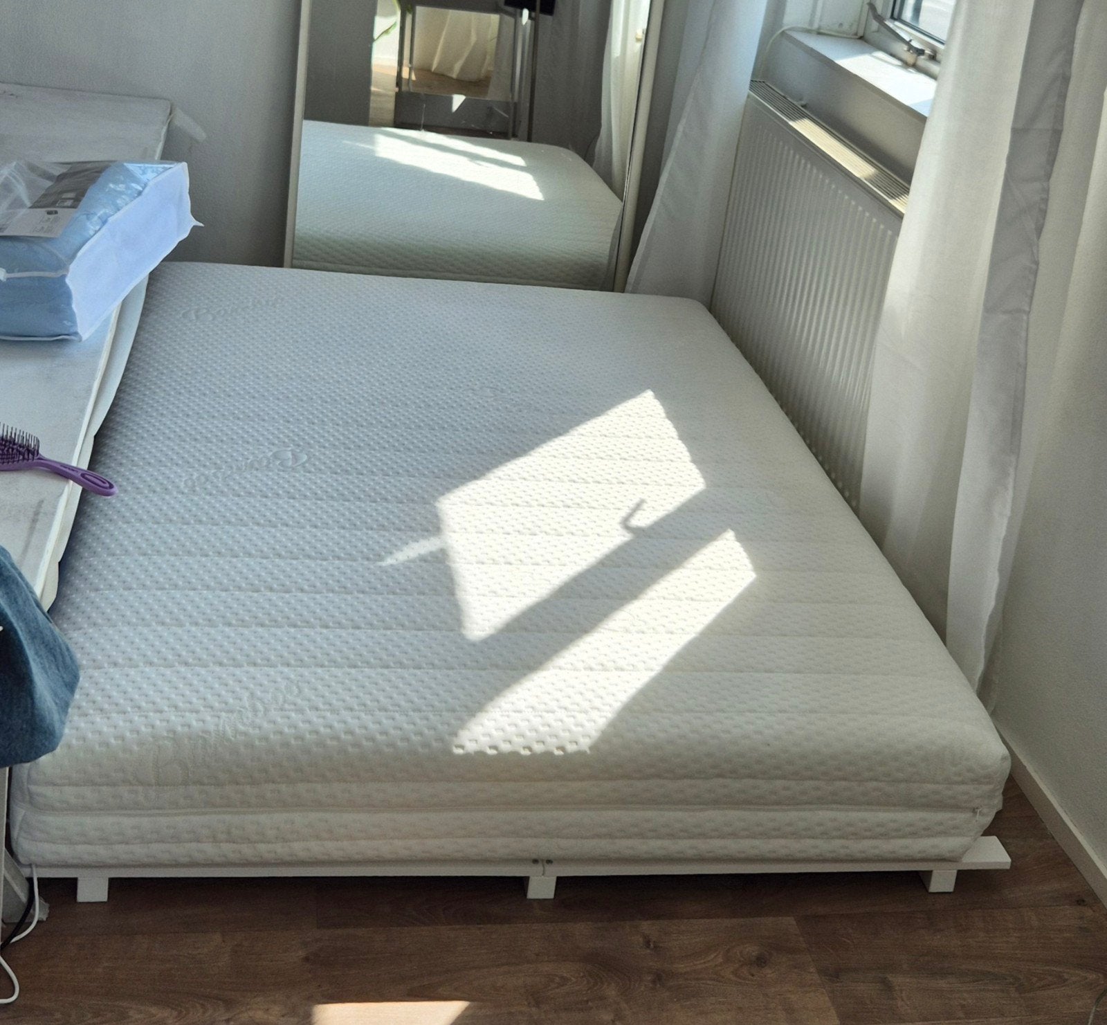 Laag bedframe + matras te koop, Ophalen, Twijfelaar