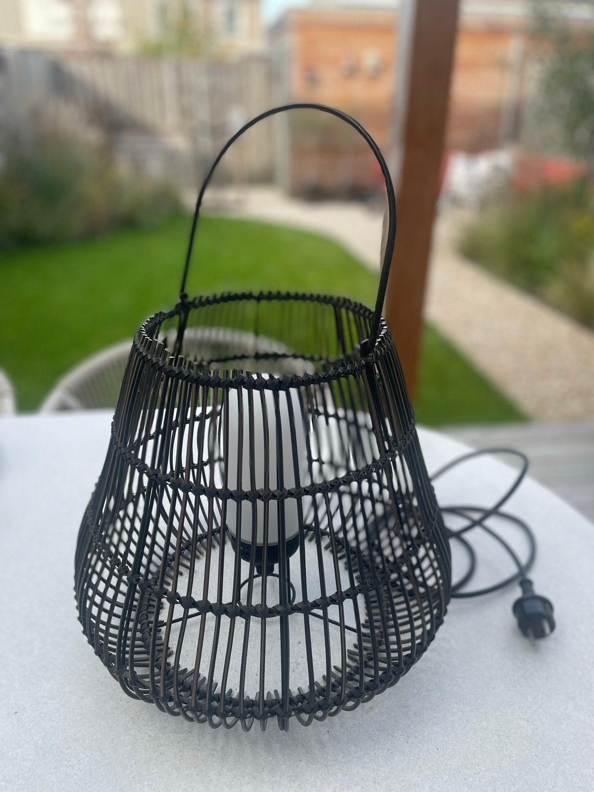 Zwarte kunststof rotan buitenlamp, Tuin en Terras, Ophalen, Kunststof, Wandlamp, Netvoeding