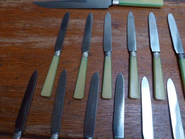 12 vintage ontbijtmessen en vleesmes en –vork, Pradel, Antiek en Kunst, Ophalen of Verzenden