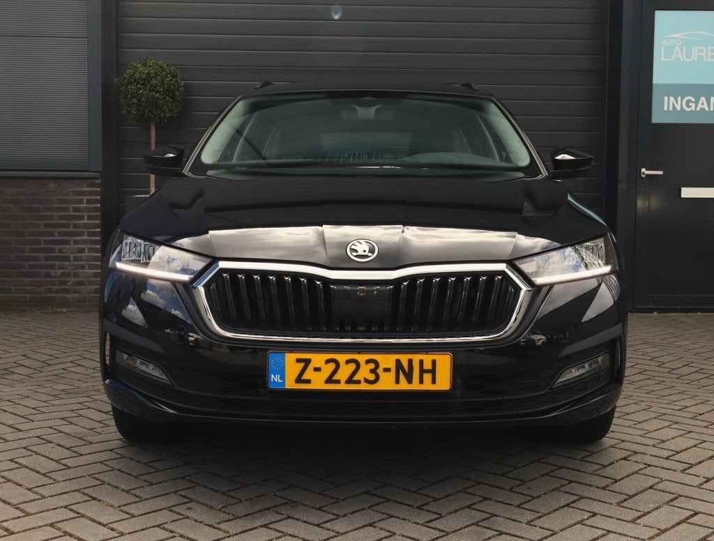 Skoda Octavia Combi 1.4 TSI iV PHEV Business Edition | Stoel, Stof, Gebruikt, 4 cilinders, 1553 kg
