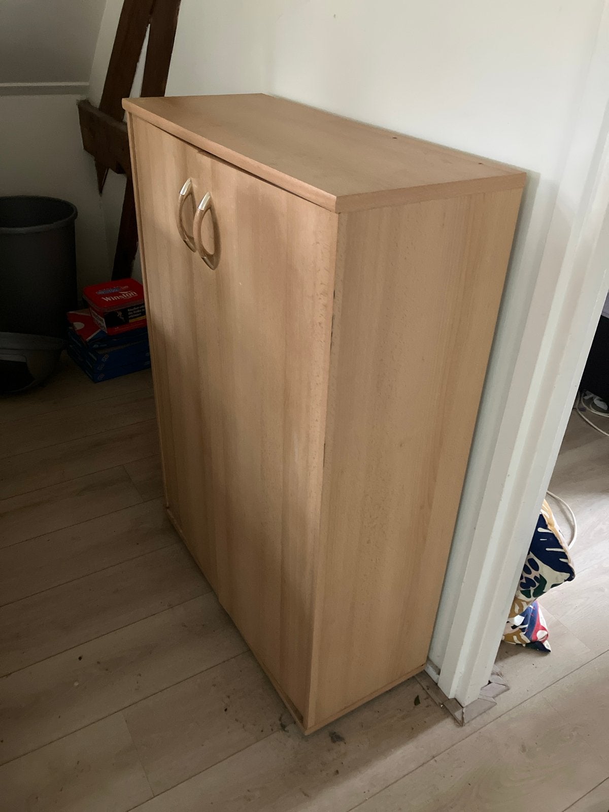 GRATIS Houten kastje met 2 deuren en planken, Ophalen, Gebruikt