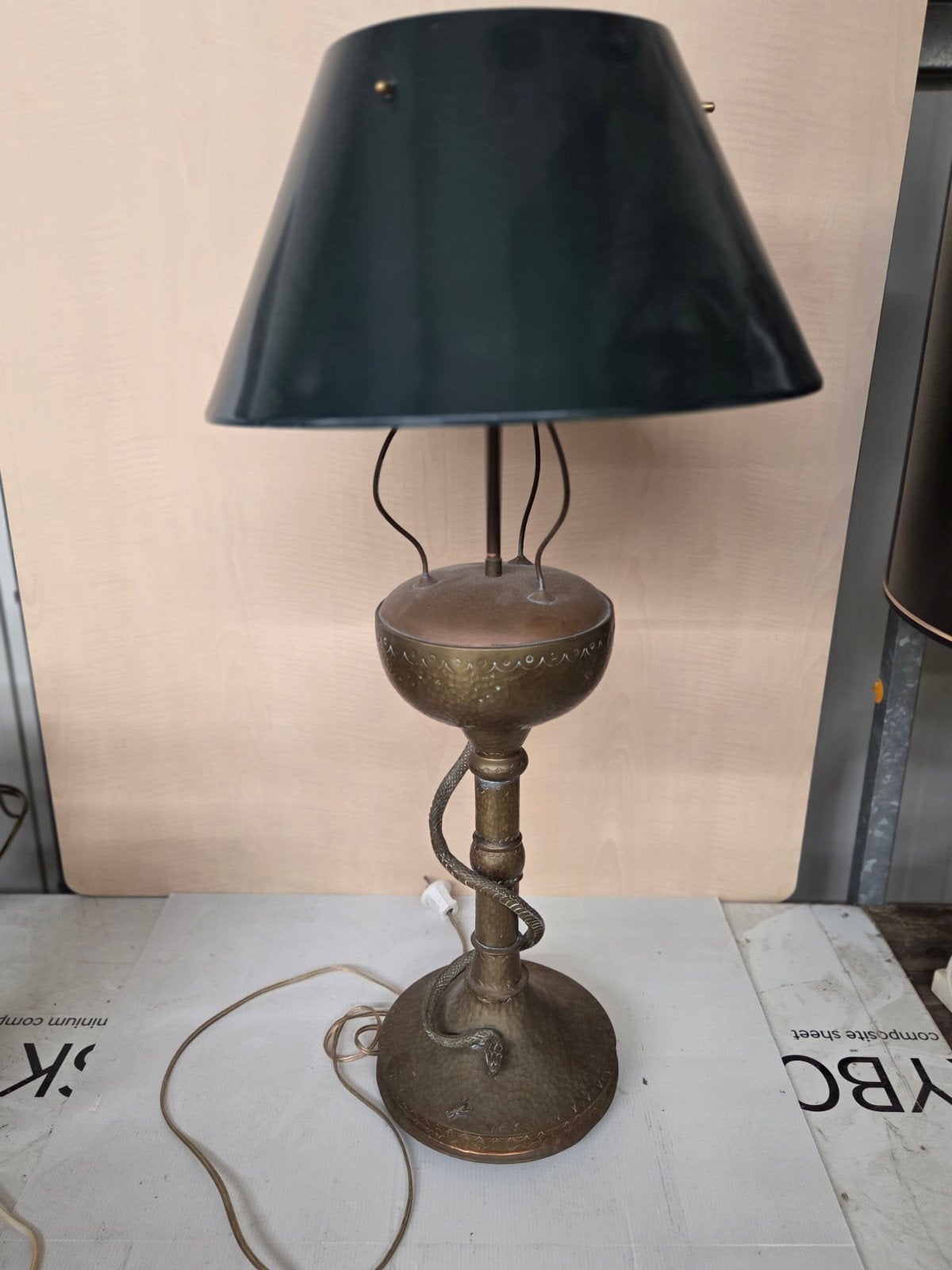 Vintage Tafellamp met Slangendetail en Groene Kap, Ophalen of Verzenden