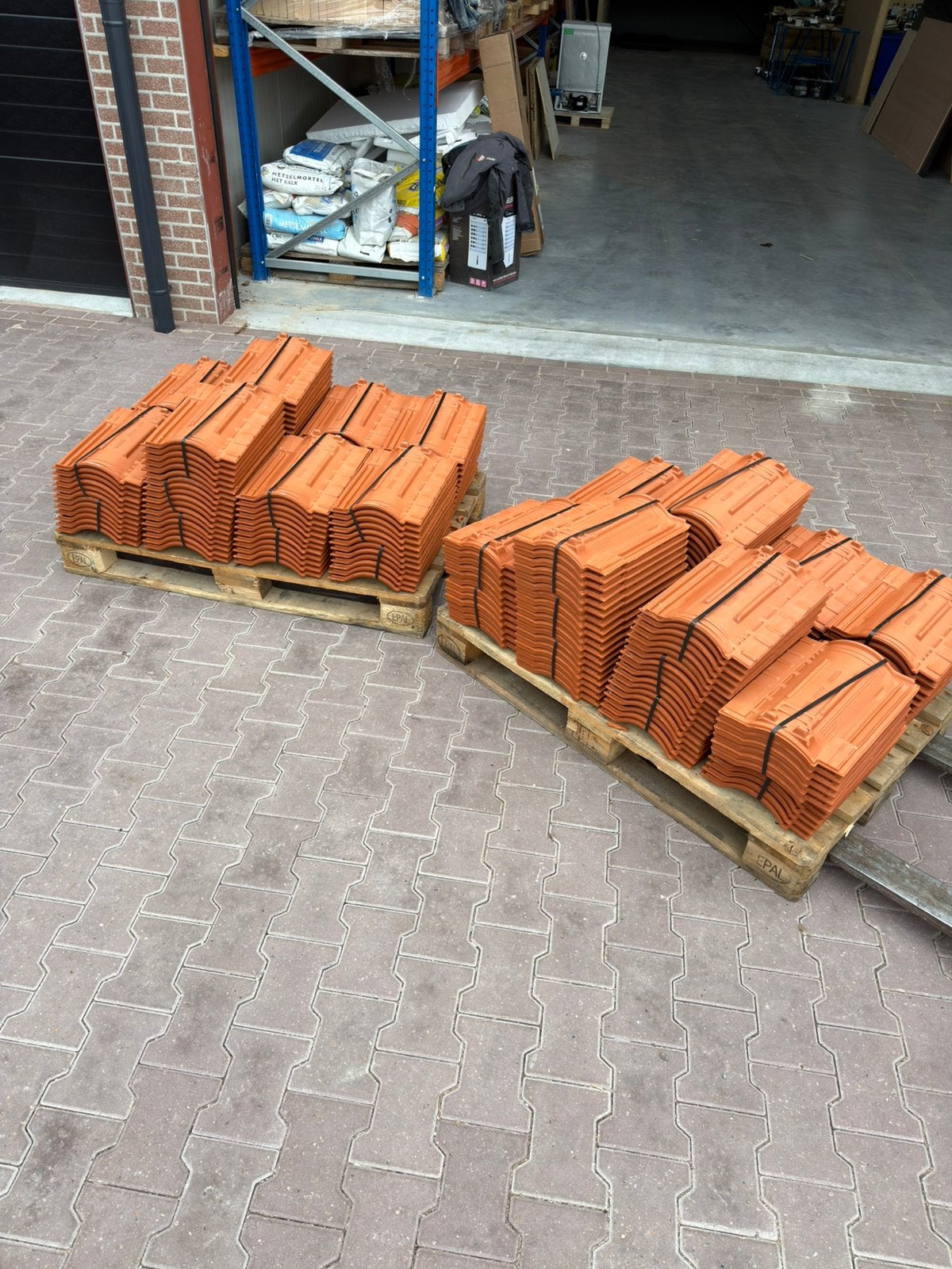 Vhv vario dakpannen, Ophalen, Steen of Klei, Zo goed als nieuw, 15 m² of meer