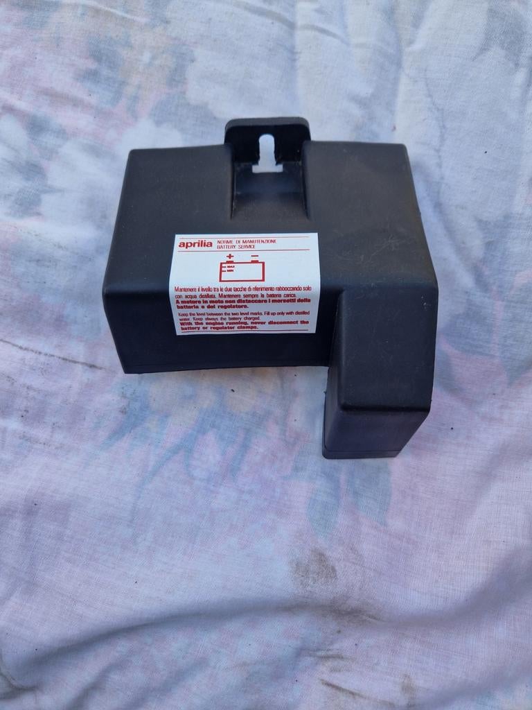 Accudeksel Aprilia SR Viper / SR Minarelli Verticaal, Ophalen of Verzenden, Gebruikt, Kap, Aprilia
