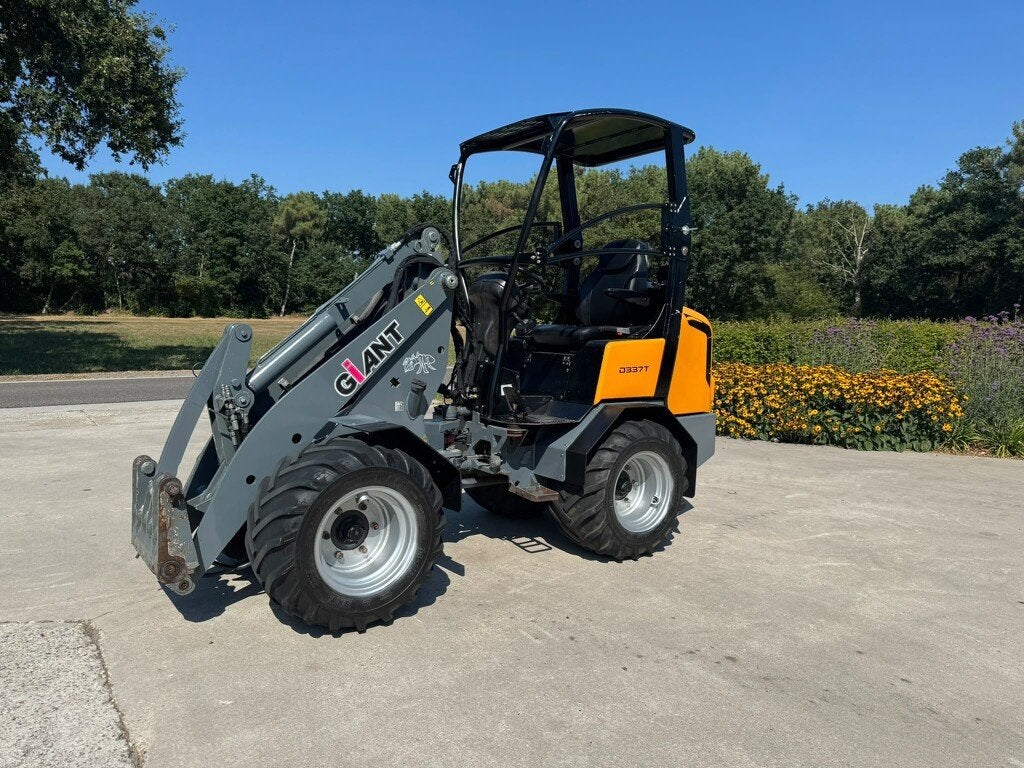 Giant 337t 2015 mini loader mini shovel, Tobroco, Info@tobroco.nl, Sprendlingenstraat 57
5061 KM  Oisterwijk, NL, Wiellader of Shovel