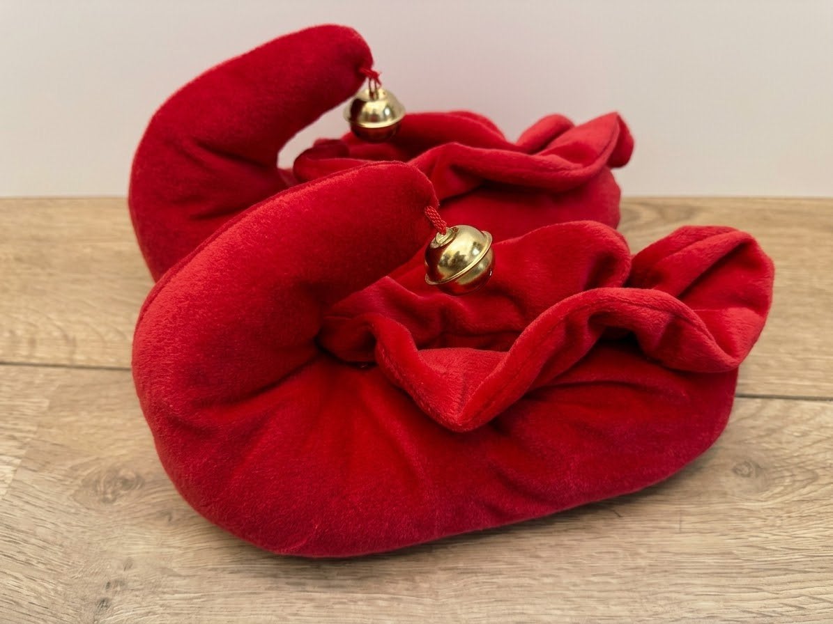 Efteling sloffen maat 30/34 - Rood met belletjes, Ophalen of Verzenden, Zo goed als nieuw, Kleding