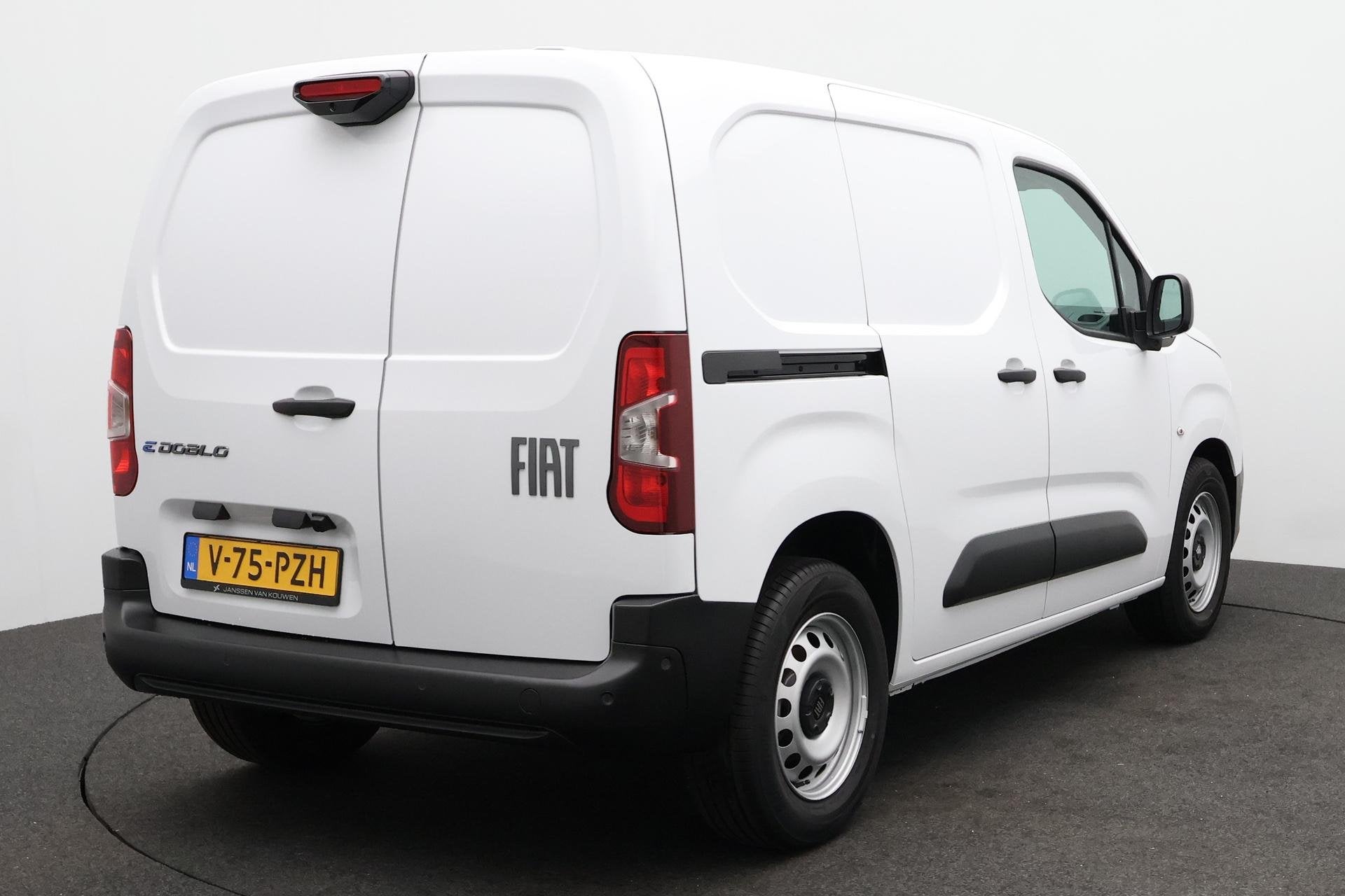 Fiat E-Doblò 136 L1 50 kWh Voorraad Voordeel / 2+6 Jaar gar, Auto's, 12 maanden, Wit, Origineel Nederlands, Nieuw