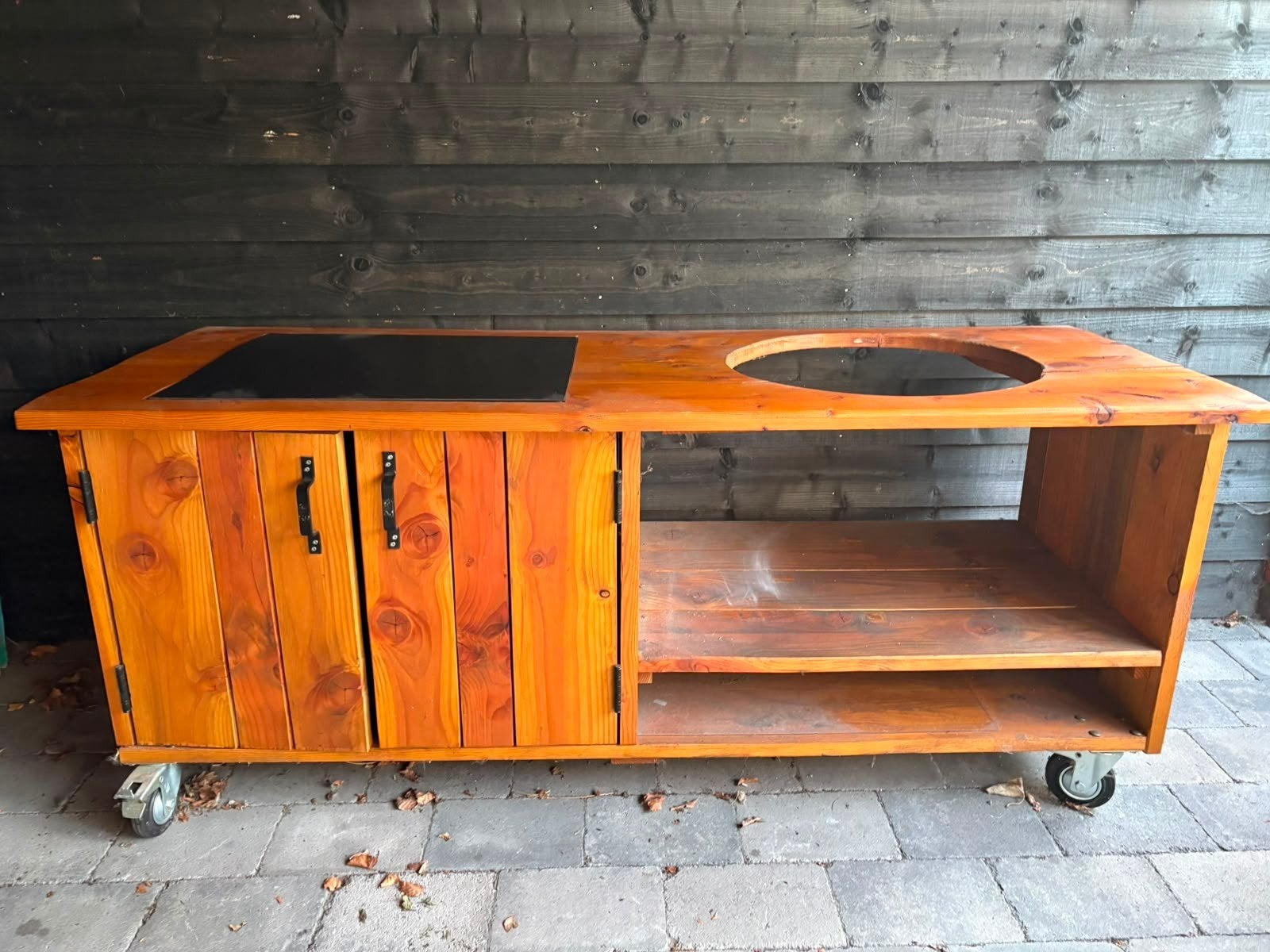 Houten buitenkeuken met BBQ-uitsparing, Tuin en Terras, Buitenkeukens, Ophalen, Gebruikt, Houtskool, Onbekend