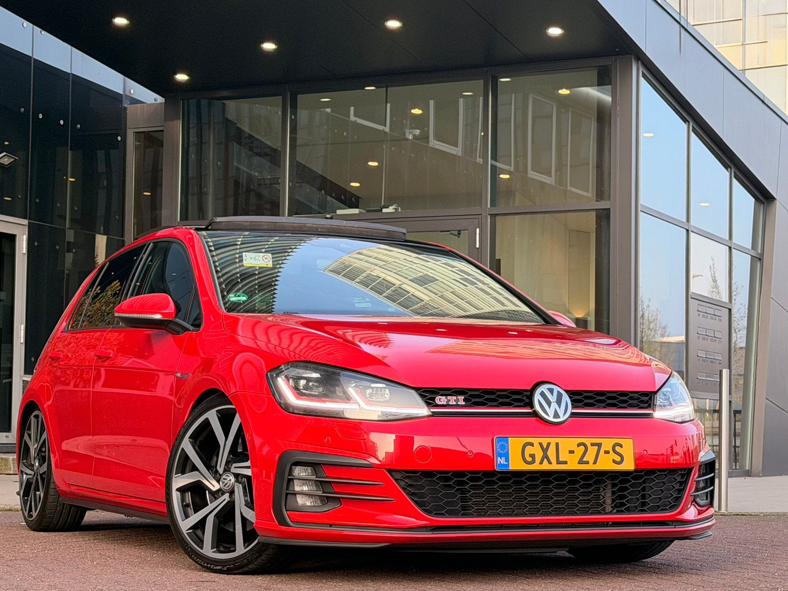 Volkswagen Golf 2.0 TSI 245pk 7-DSG 5D 2017 Rood, Auto's, Volkswagen, Stof, 4 cilinders, 1984 cc, 1337 kg