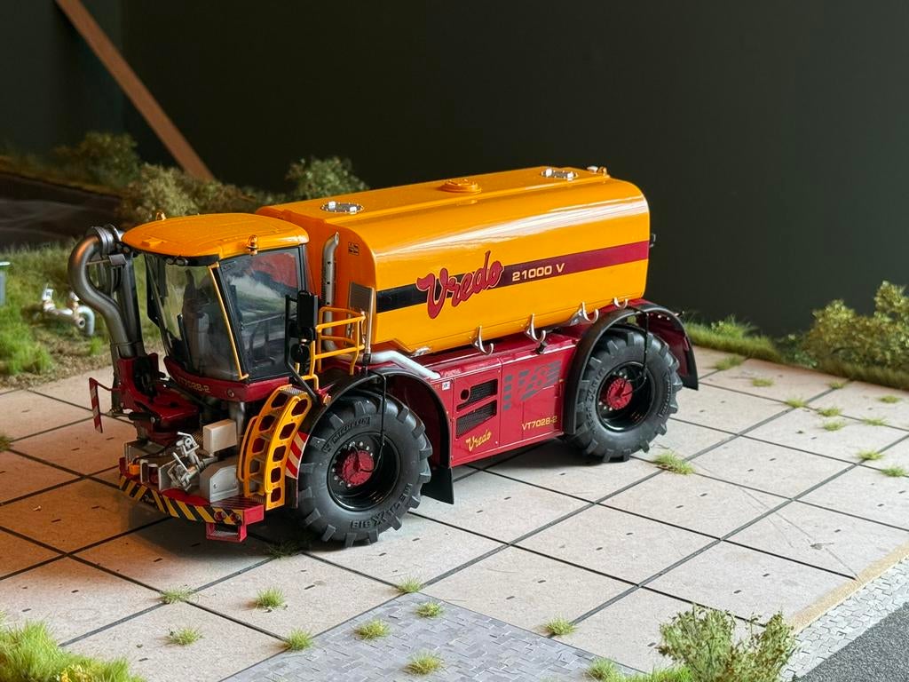 Vredo VT 7028-2 verbouwd 1:32, Ophalen of Verzenden, Zo goed als nieuw, Tractor of Landbouw, Overige merken