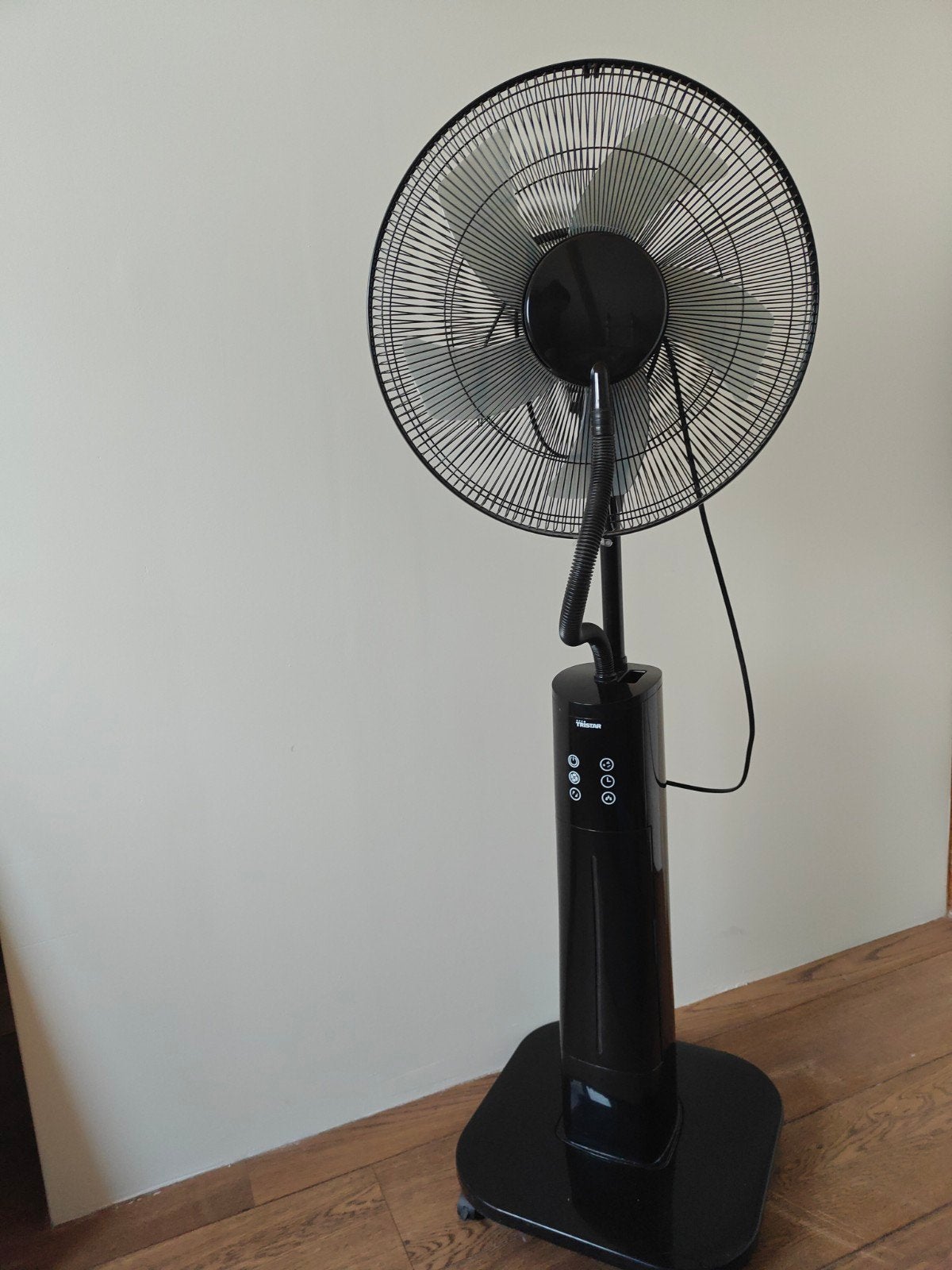 Tristar Ventilator met vernevelaar, Ophalen, Zo goed als nieuw, Statiefventilator