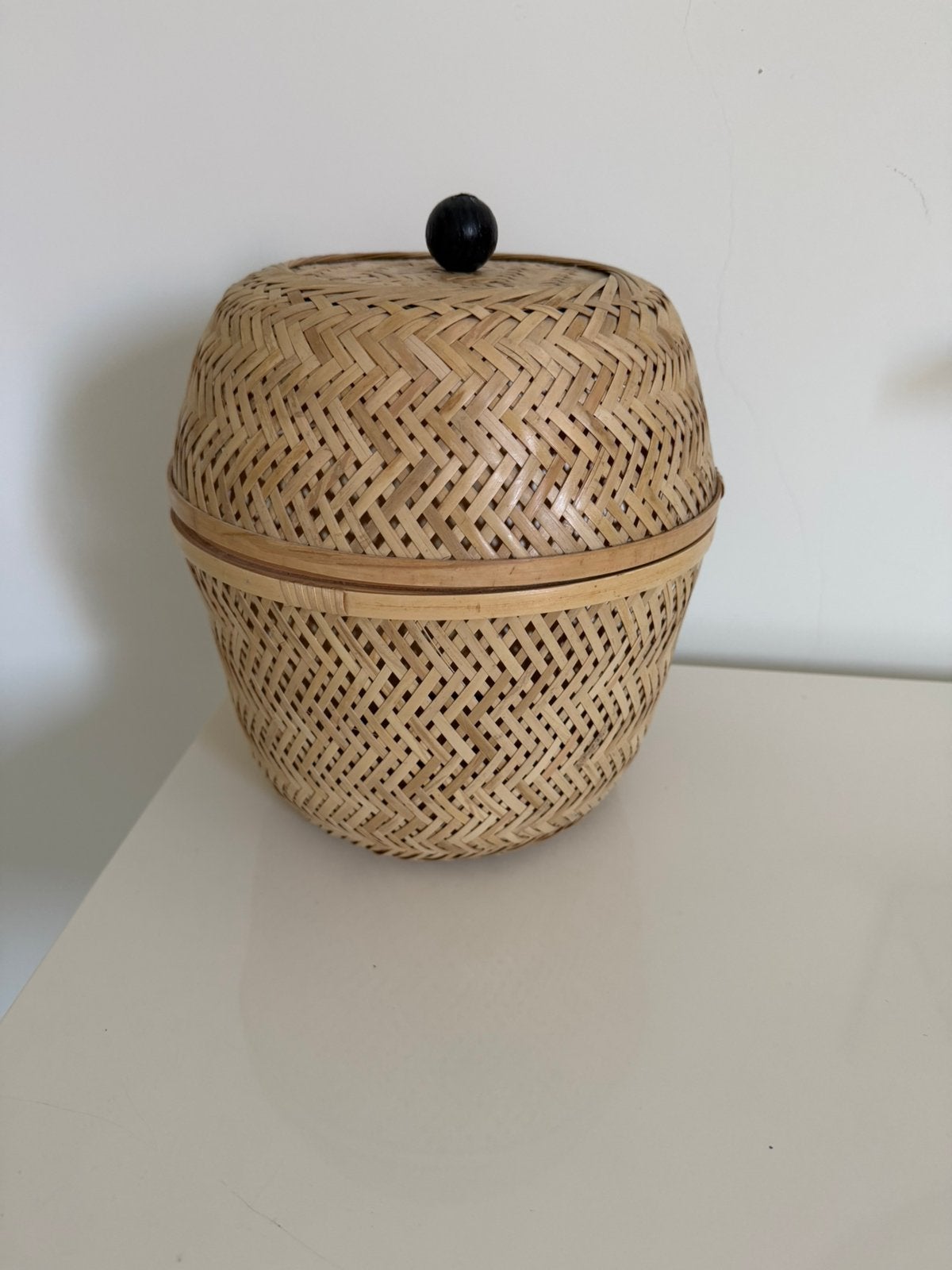 Rotan visgraat mand nieuw, Ophalen, Zo goed als nieuw, Rond, Riet