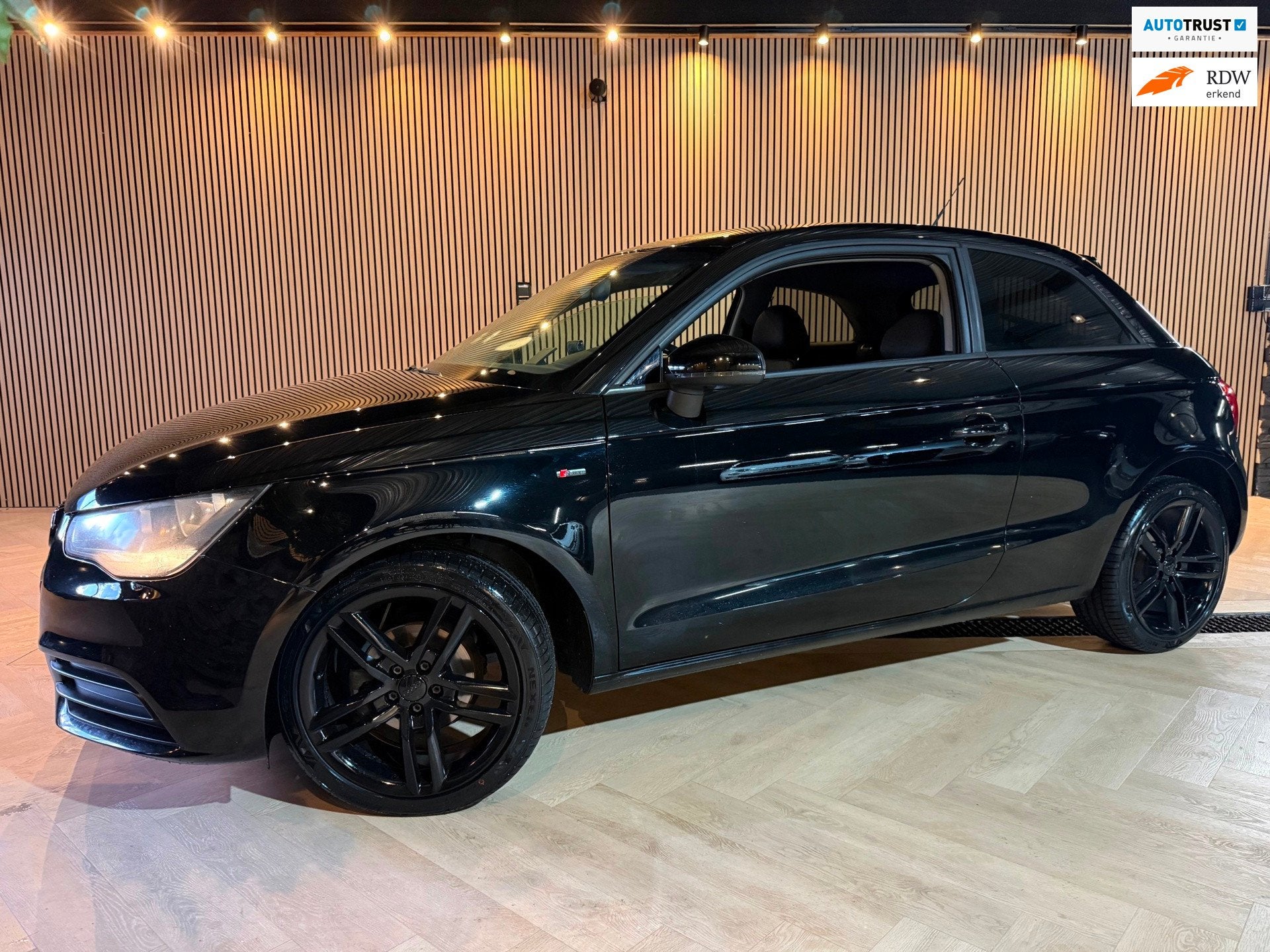Audi A1 1.2 TFSI S-Line | Black on Black | Carplay | PDC, Voorwielaandrijving, USB, Zwart, 4 cilinders