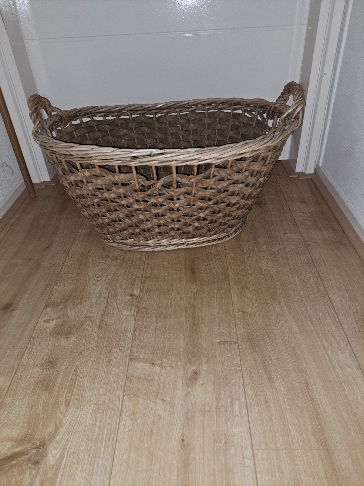 Mooie rieten mand met handvatten, Huis en Inrichting, Ophalen, Gebruikt, Mand, Gevlochten