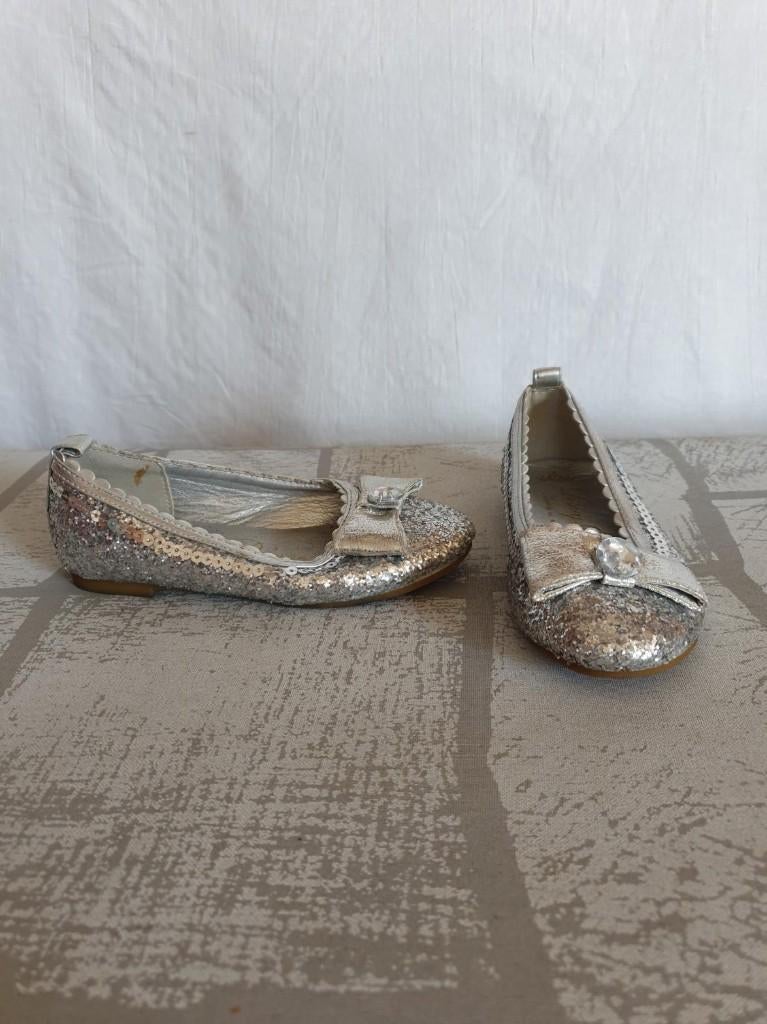 leuke zilveren schoentjes met pailettjes. Mt 27 Merk Disney, Meisje, ., Schoenen, Ophalen of Verzenden