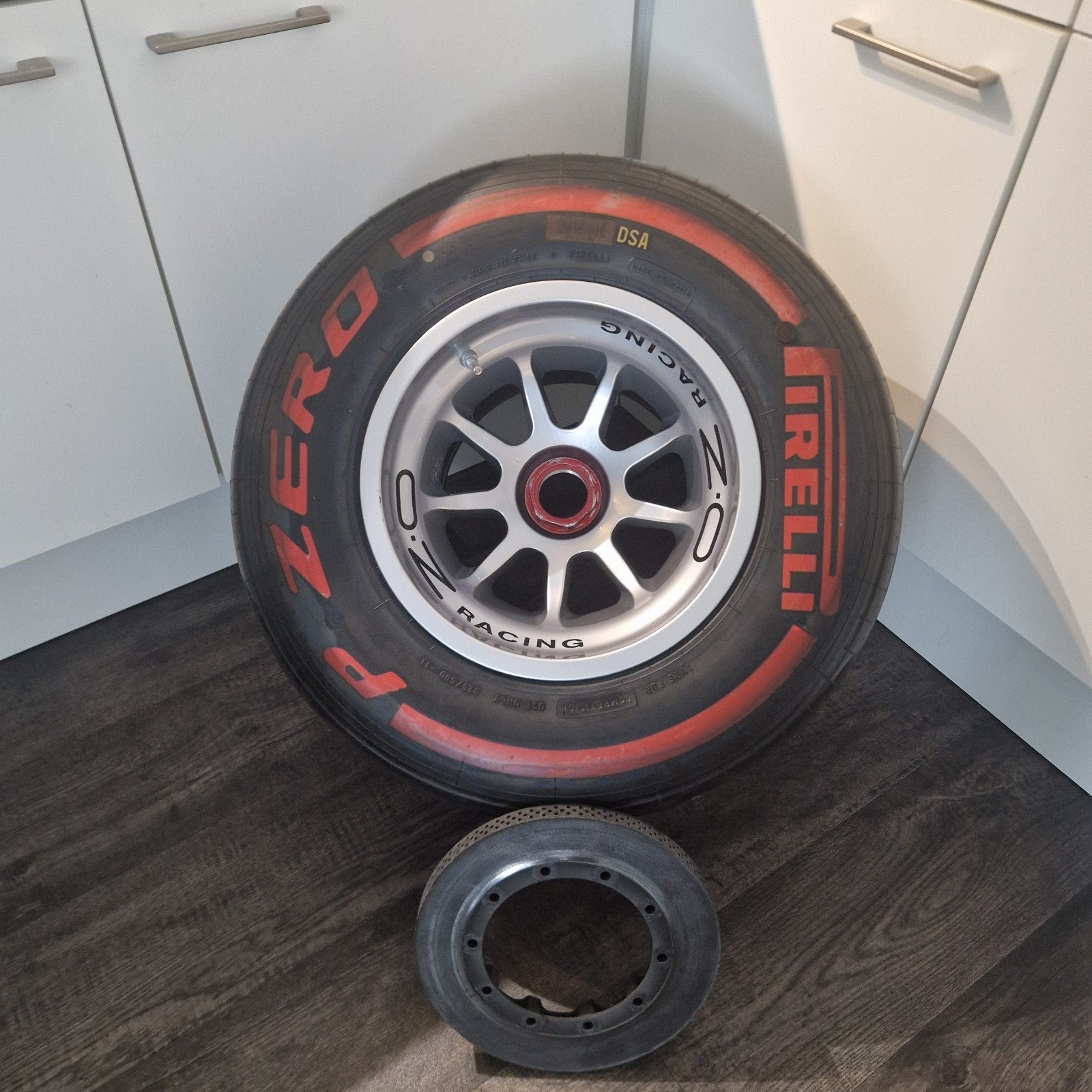 Formule 1 band op velg, met wielmoer en remschijf, Ophalen, Gebruikt, Formule 1