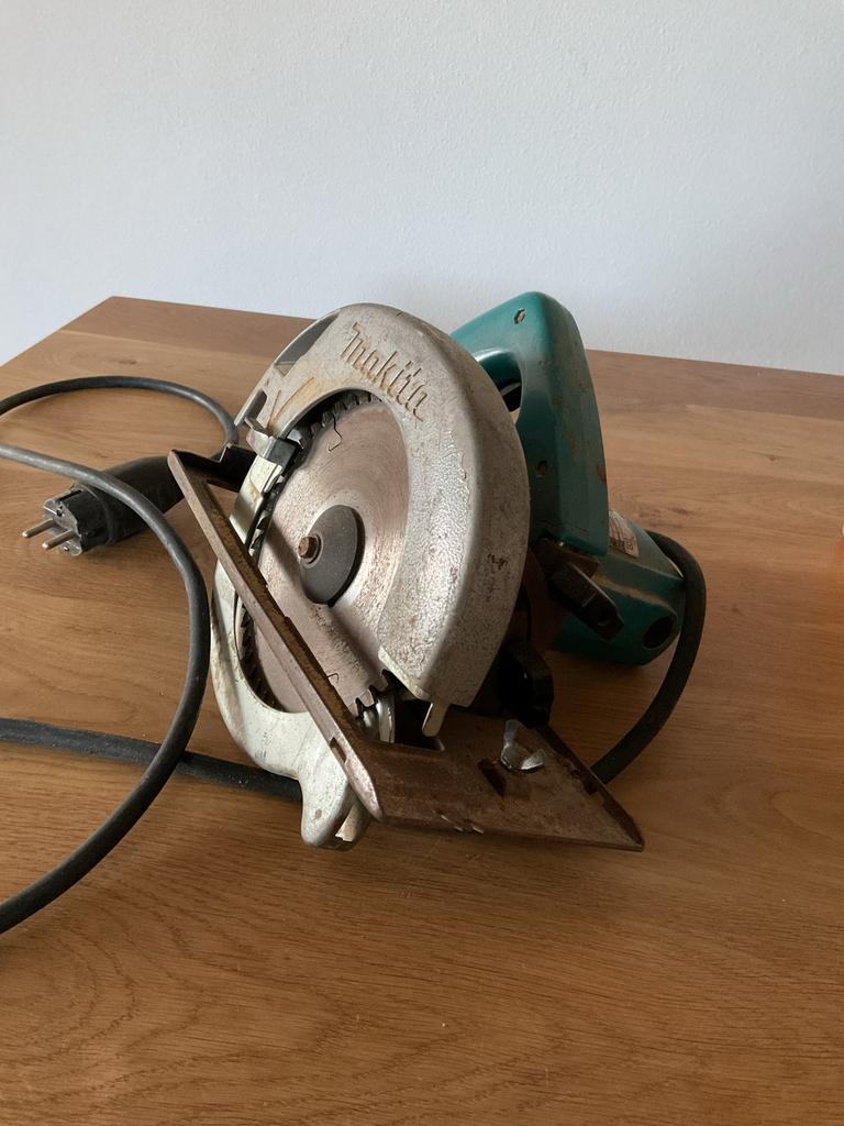 Makita SR1800 Cirkelzaag, Doe-het-zelf en Verbouw, Gereedschap | Zaagmachines, Gebruikt, Cirkelzaag, 70 mm of meer, 600 tot 1200 watt