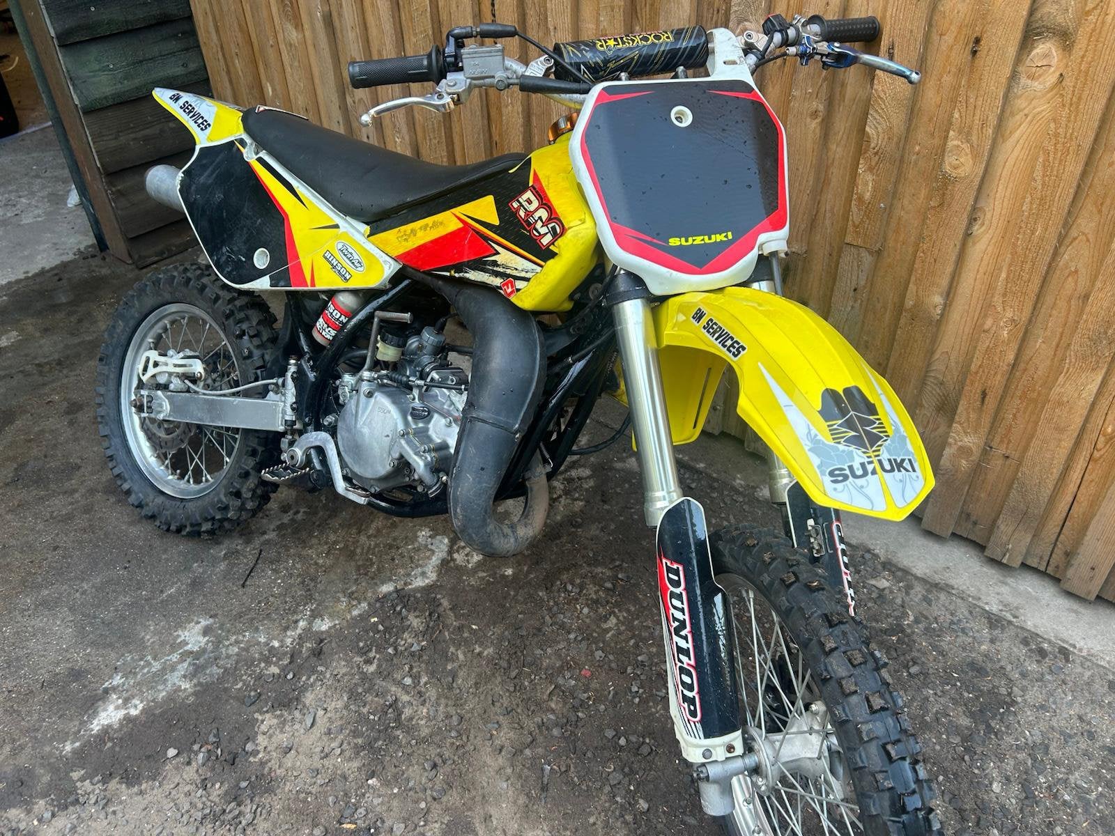 Suzuki rm 85 met veel extra onderdelen, Fietsen en Brommers, Brommers | Crossbrommers, Ophalen of Verzenden, Zo goed als nieuw