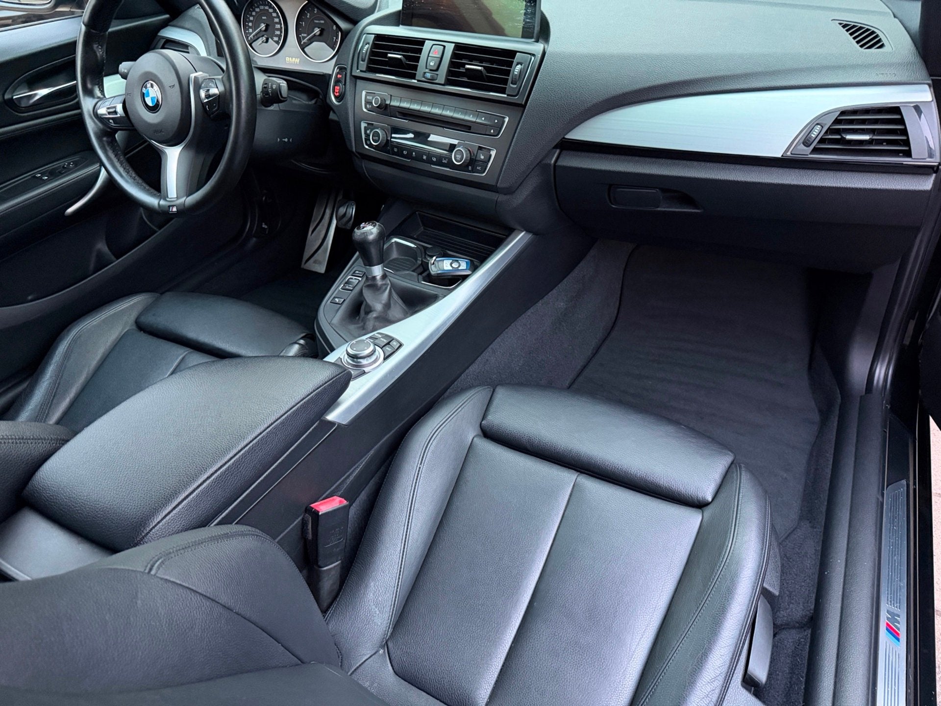 BMW 1-serie M-PAKKET SPORT|DIKKE UITVOERING|19 INCH, Auto's, 1-Serie, Euro 5, Achterwielaandrijving, Gebruikt
