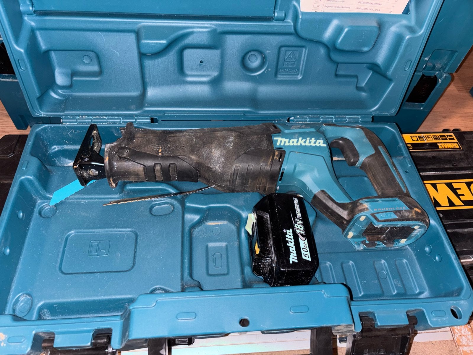 Makita Reciprozaag met accu en koffer, Doe-het-zelf en Verbouw, Gereedschap | Zaagmachines, Gebruikt, 70 mm of meer, Reciprozaag