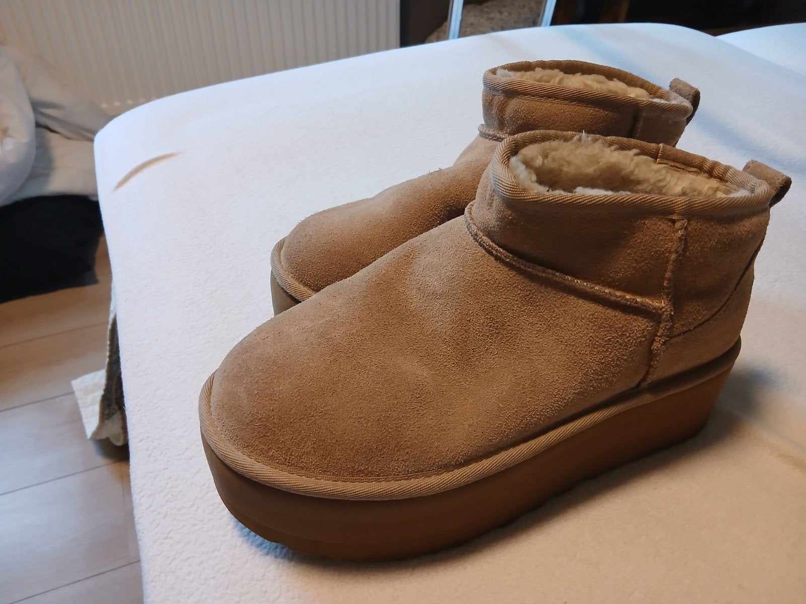 zgan Ugg plateauzool mt 38, UGG, Beige, Ophalen of Verzenden, Zo goed als nieuw