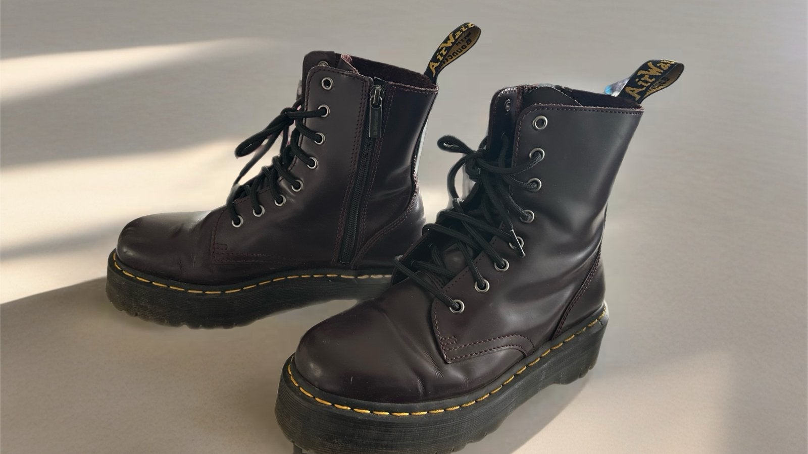 Dr. Martens Jadon Wijnrood - Maat 39 - Amper Gedragen, Lage of Enkellaarzen, Ophalen of Verzenden, Zo goed als nieuw, Rood